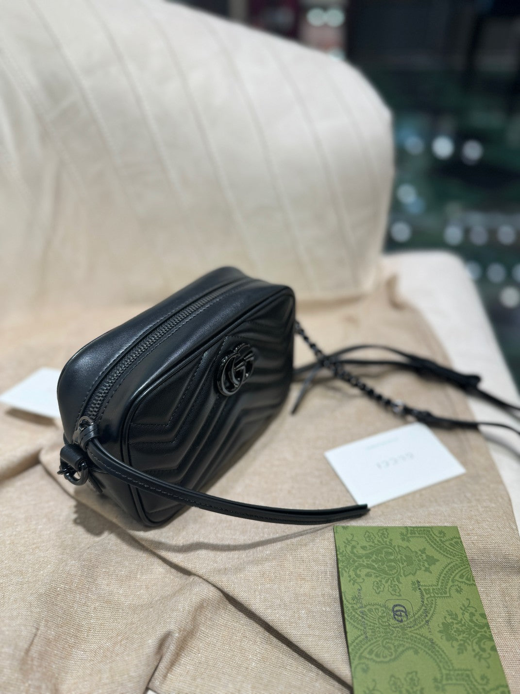 SAC À BANDOULIÈRE GG MINI 18 MARMONT MATELASSÉ EN CUIR DE VEAU NOIR