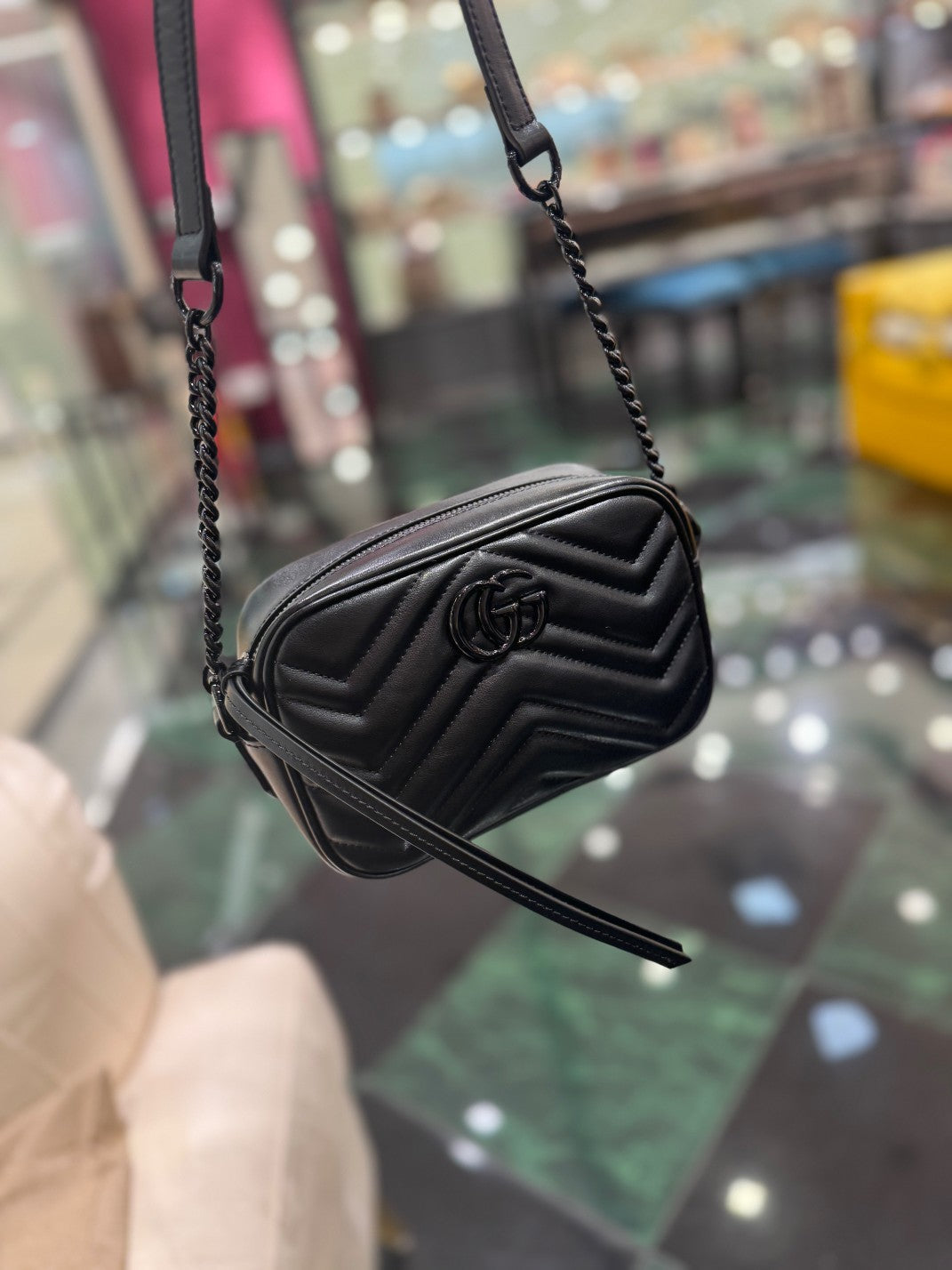 SAC À BANDOULIÈRE GG MINI 18 MARMONT MATELASSÉ EN CUIR DE VEAU NOIR