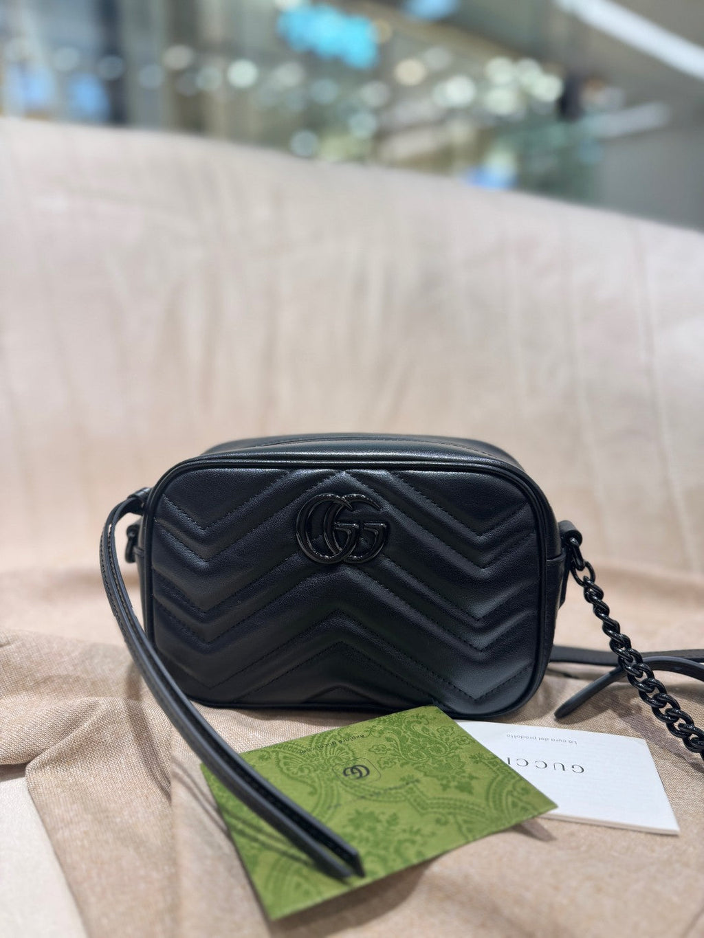 SAC À BANDOULIÈRE GG MINI 18 MARMONT MATELASSÉ EN CUIR DE VEAU NOIR