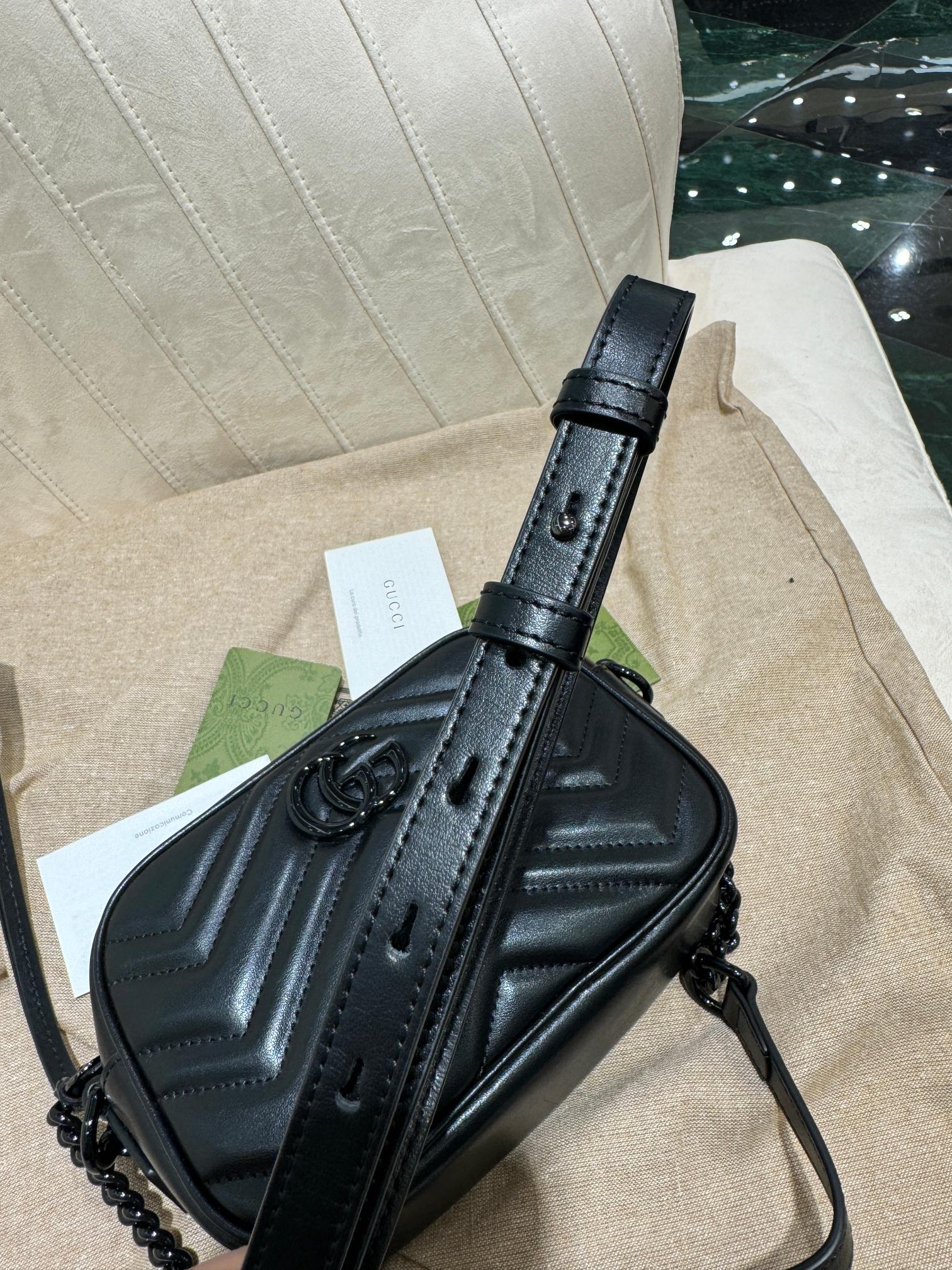 SAC À BANDOULIÈRE GG MINI 18 MARMONT MATELASSÉ EN CUIR DE VEAU NOIR