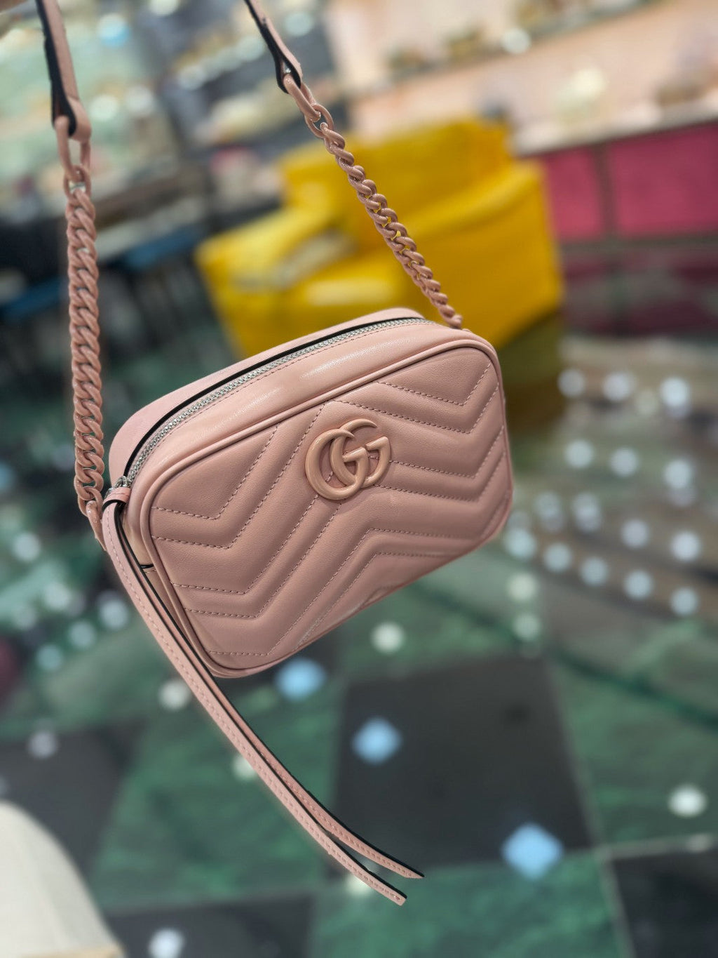 SAC À BANDOULIÈRE GG MINI 18 MARMONT MATELASSÉ EN CUIR DE VEAU ROSE CLAIR