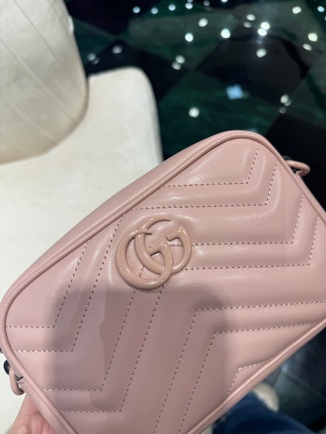 SAC À BANDOULIÈRE GG MINI 18 MARMONT MATELASSÉ EN CUIR DE VEAU ROSE CLAIR