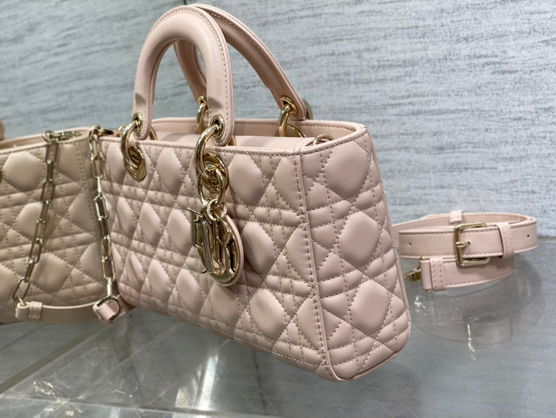 MEDIUM LADY D-JOY 26 PEAU D'AGNEAU ROSE POUDRÉ