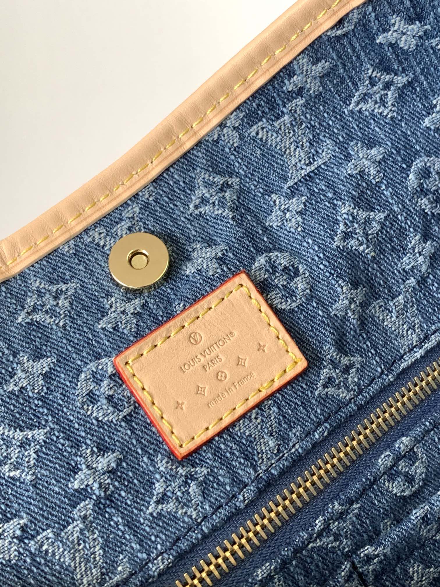 SAC FOURRE-TOUT MM 39 EN DENIM MONOGRAMME BLEU