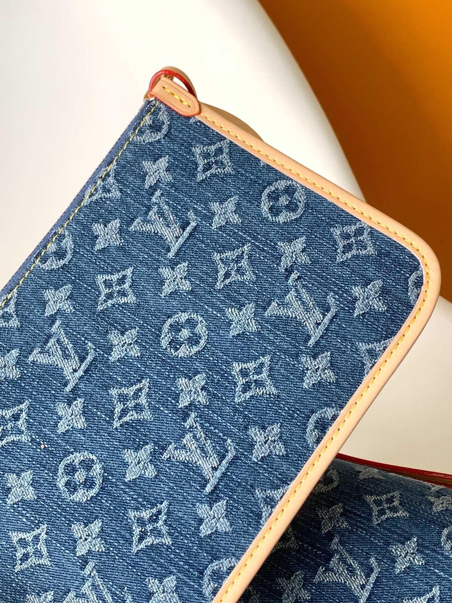 SAC FOURRE-TOUT MM 39 EN DENIM MONOGRAMME BLEU