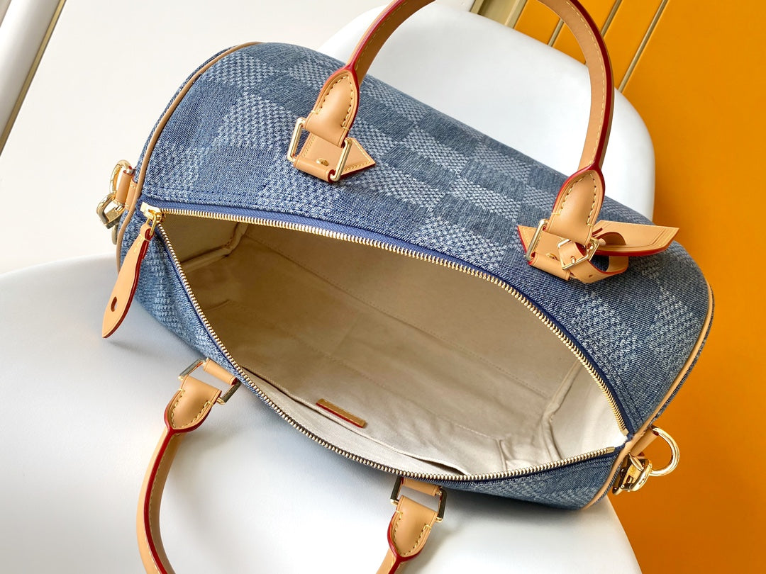 SPEEDY BANDOULIÈRE 40 EN DENIM DAMIER BLEU modèle 3D