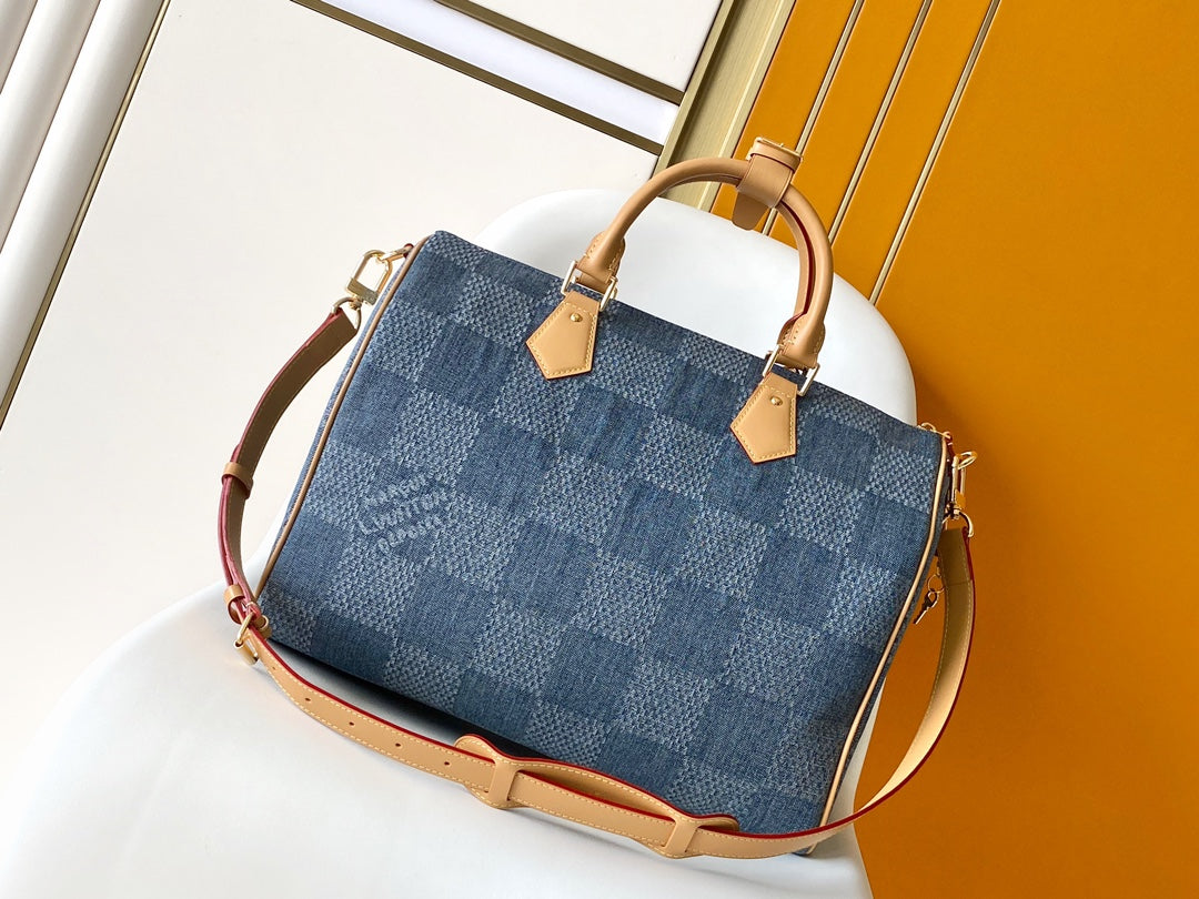 SPEEDY BANDOULIÈRE 40 EN DENIM DAMIER BLEU modèle 3D