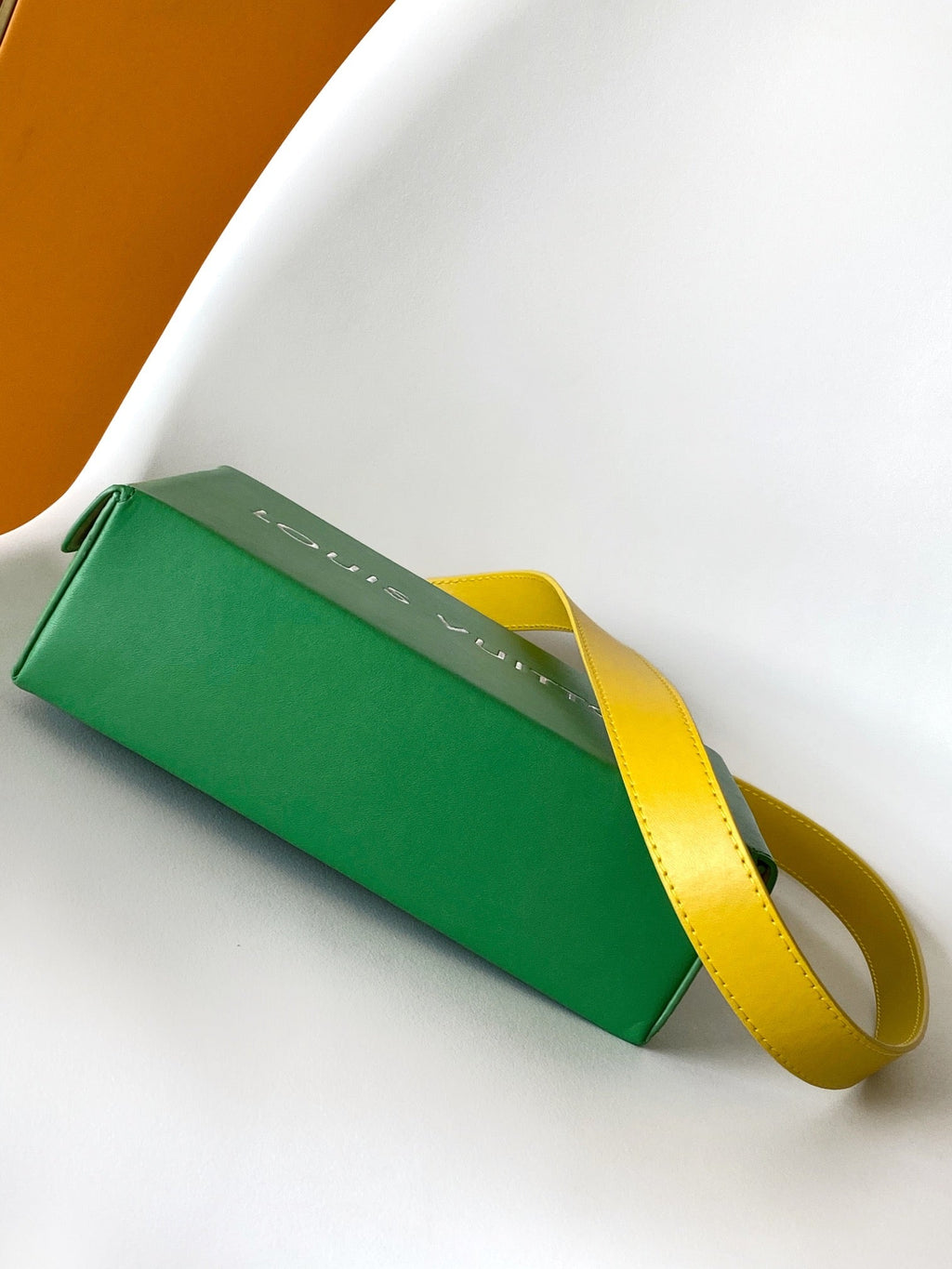 SAC SHOPPER 23 EN CUIR DE VEAU VERT JAUNE LOGO BRODÉ