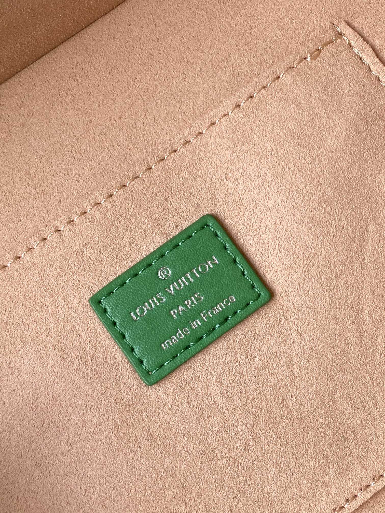 SAC SHOPPER 23 EN CUIR DE VEAU VERT JAUNE LOGO BRODÉ