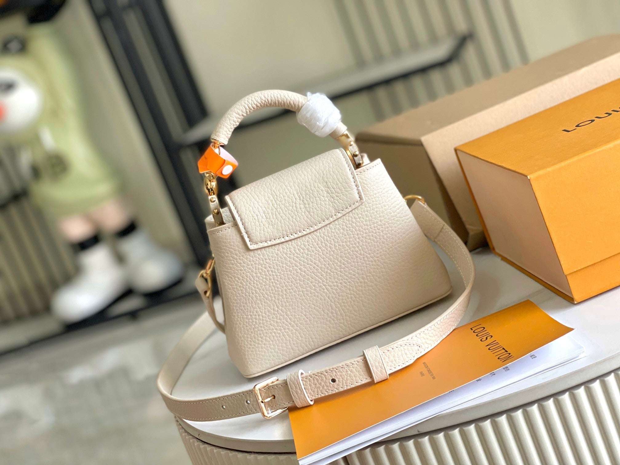 CAPUCINES BB 27 QUINCAILLERIE BEIGE TAURILLON OR
