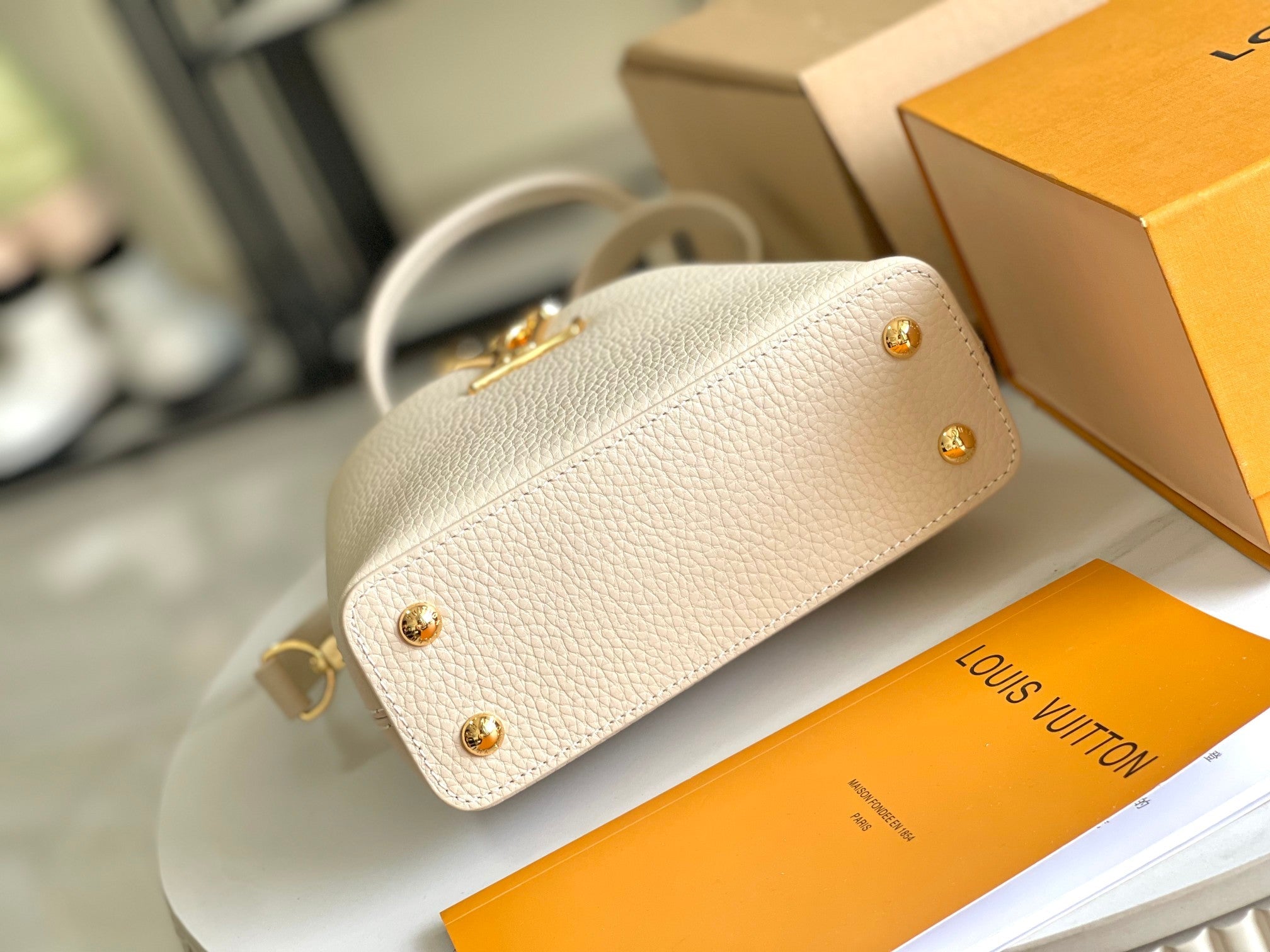 CAPUCINES BB 27 QUINCAILLERIE BEIGE TAURILLON OR