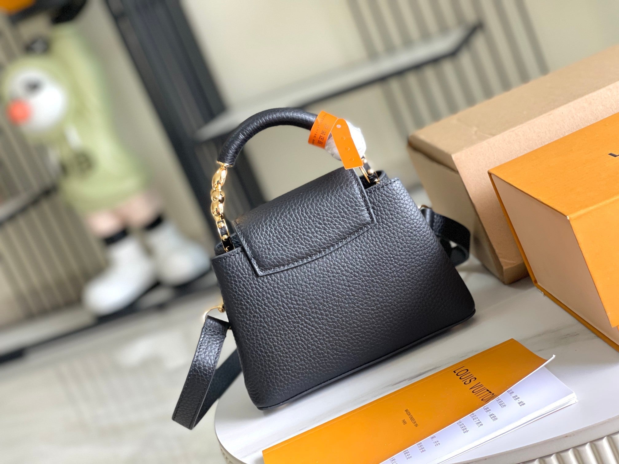 QUINCAILLERIE CAPUCINES MINI 21 TAURILLON NOIR OR