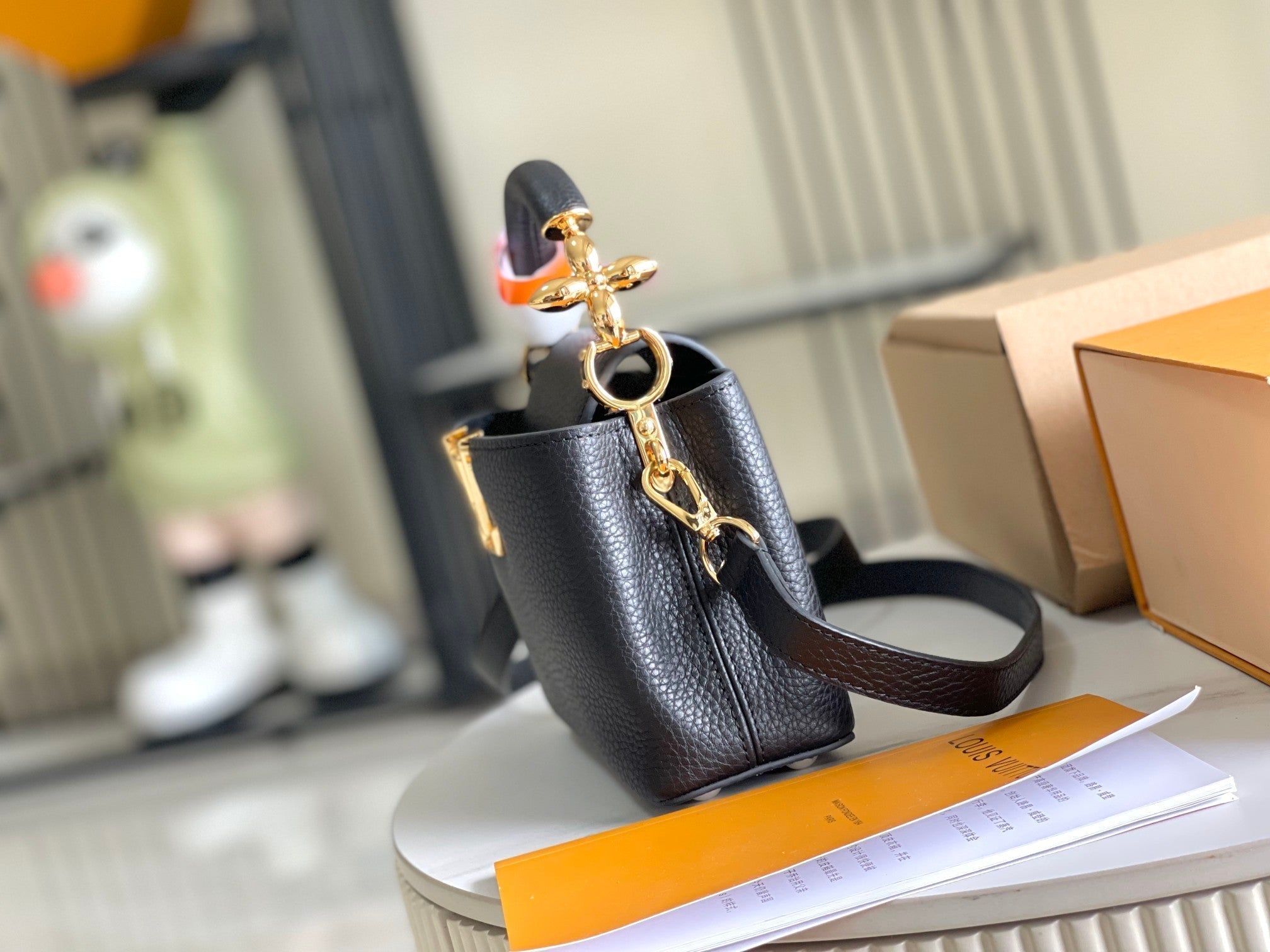 QUINCAILLERIE CAPUCINES MINI 21 TAURILLON NOIR OR