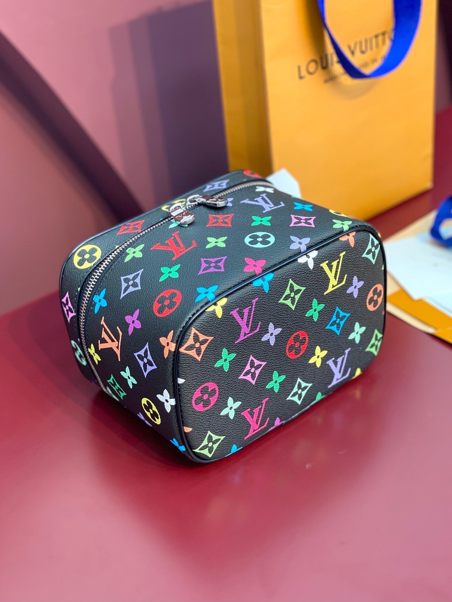 JOLI BB 20 EN TOILE MONOGRAMME COLORÉE AVEC FERMETURE ÉCLAIR ARGENTÉE