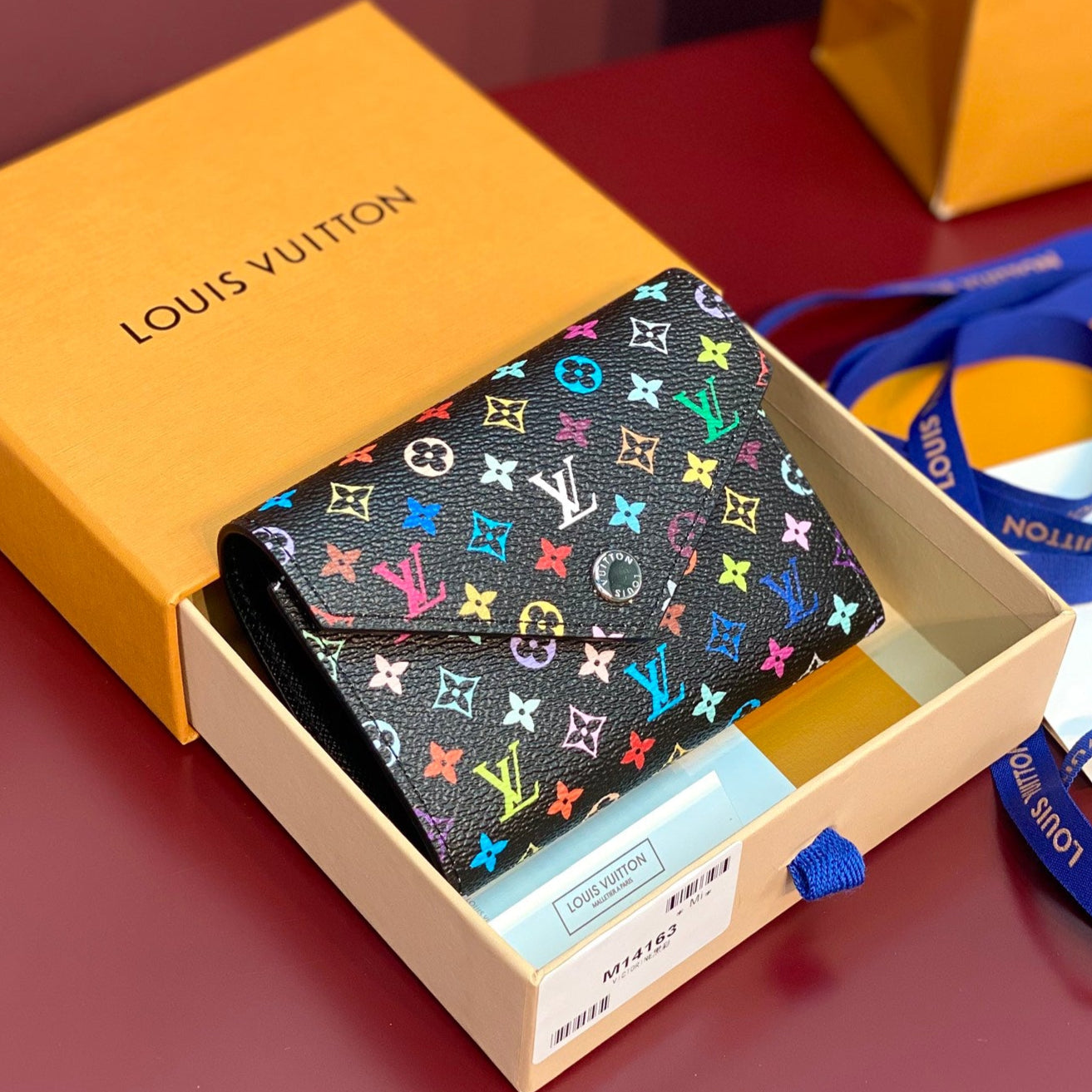 PORTEFEUILLE LV X TM VICTORINE EN TOILE MONOGRAMME NOIR MULTICOLORE