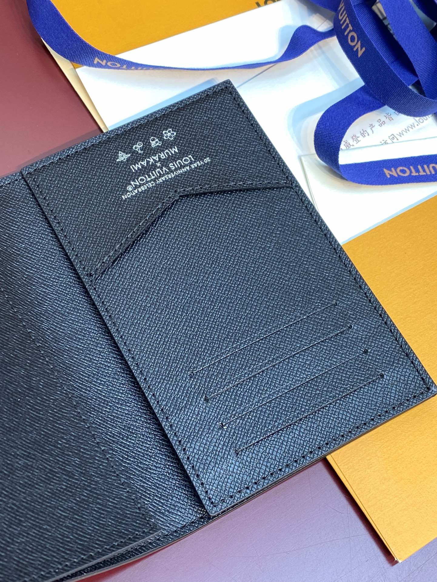 LV X TM ÉTUI POUR PASSEPORT EN TOILE MONOGRAMME MULTICOLORE NOIRE