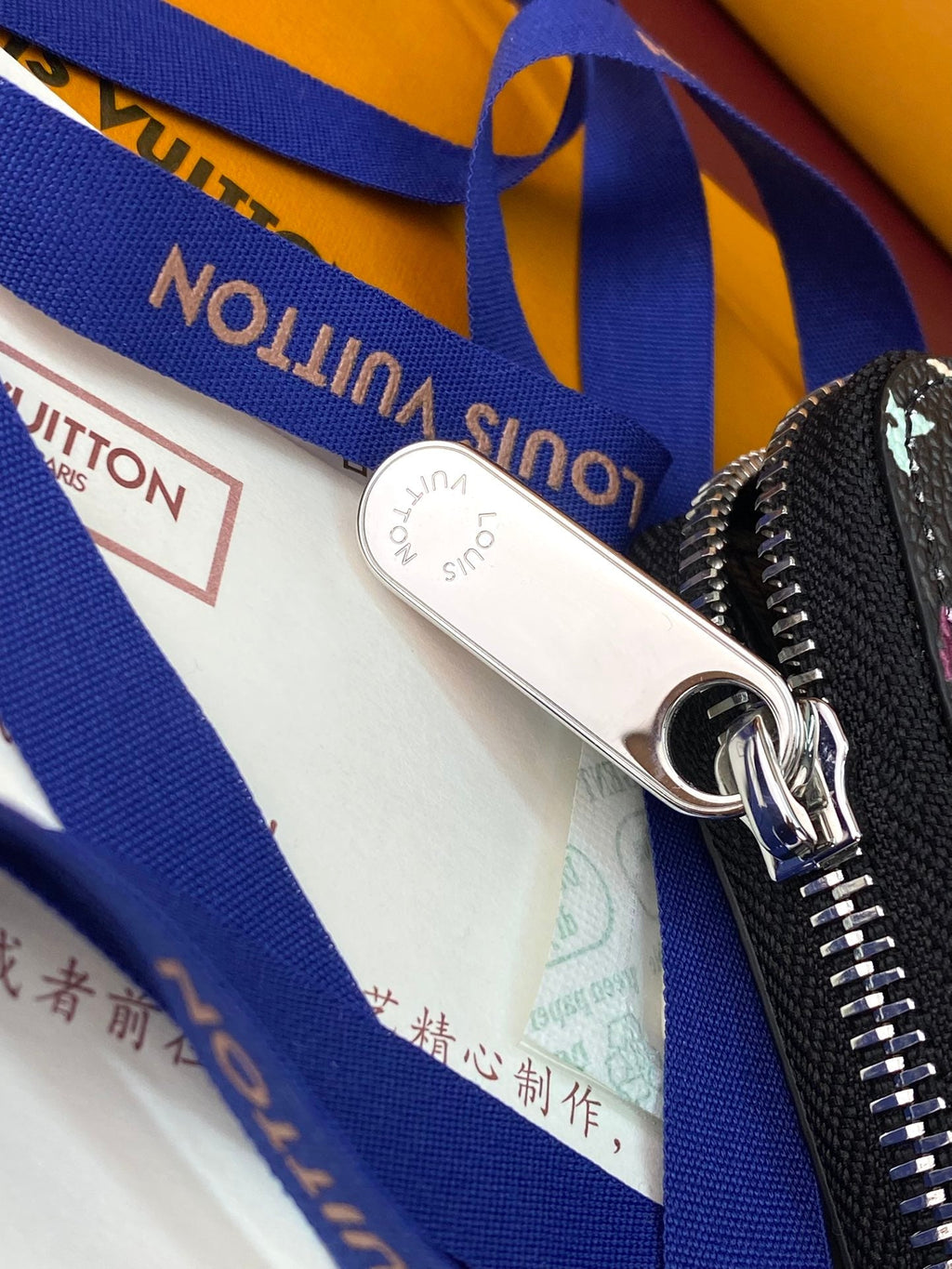 PORTEFEUILLE ZIPPÉ LV X TM EN TOILE MONOGRAMME NOIR MULTICOLORE