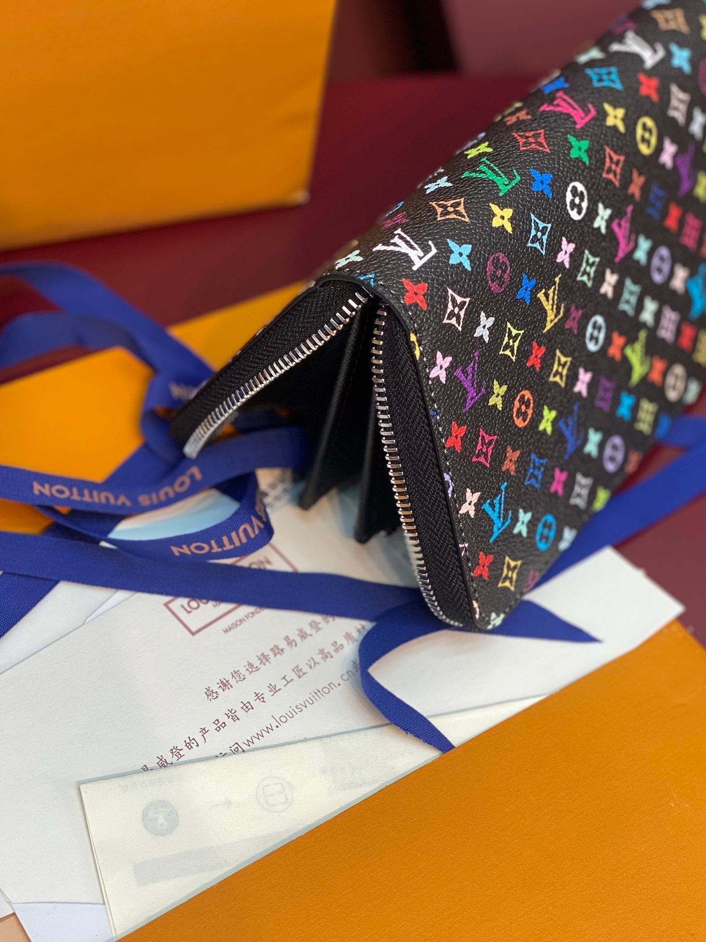 PORTEFEUILLE ZIPPÉ LV X TM EN TOILE MONOGRAMME NOIR MULTICOLORE