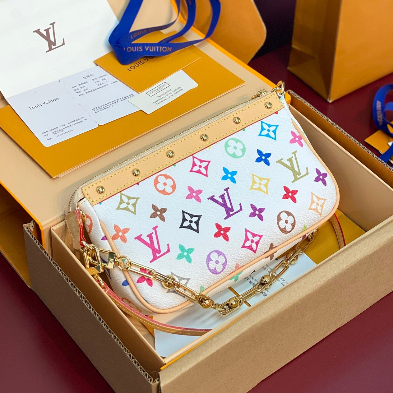 LV X TM POCHETTE ACCESSOIRES 22CM TOILE MONOGRAMME MUTICOLORE BLANCHE