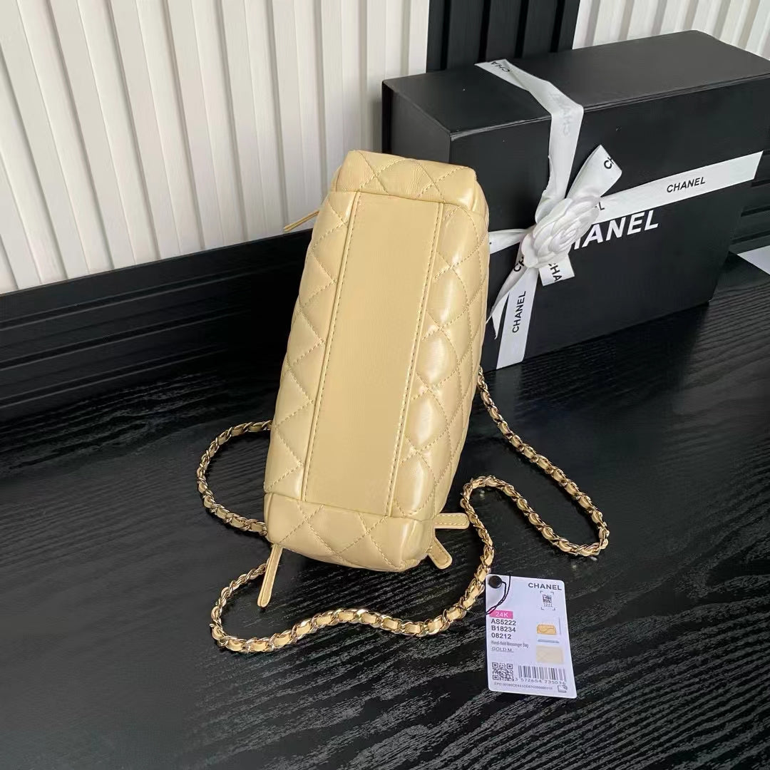 SAC APPAREIL PHOTO MOYEN 23 EN CUIR D'AGNEAU BEIGE JAUNE QUINCAILLERIE DORÉ 