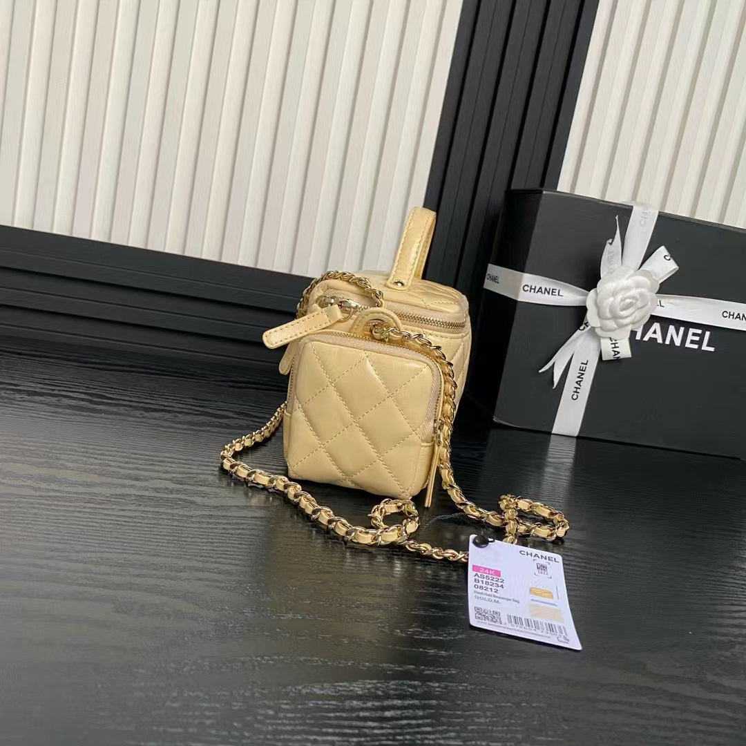 SAC APPAREIL PHOTO MOYEN 23 EN CUIR D'AGNEAU BEIGE JAUNE QUINCAILLERIE DORÉ 