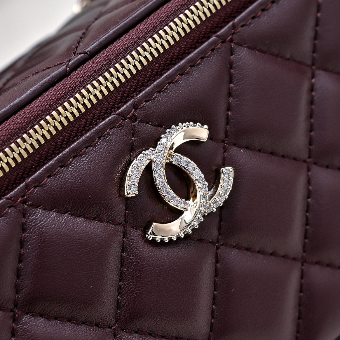 CC 24K VANITY TOP HANDLE 17CM BURGUNDY LAMBSKIN SILVER HARDWARE
