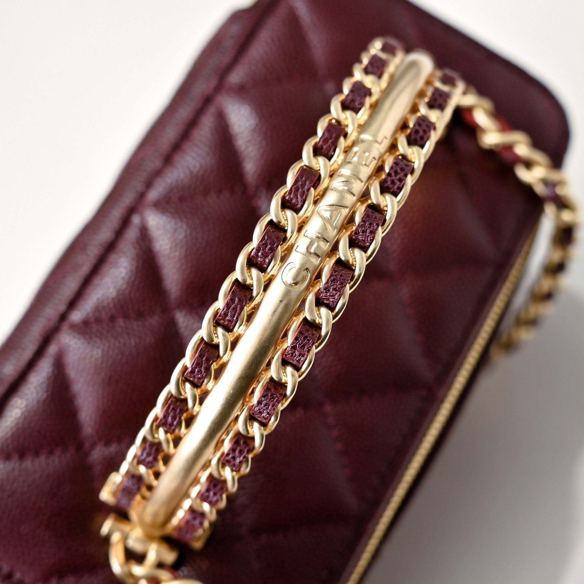 CC 24A VANITY TOP HANDLE 16CM BURGUNDY GRAINED CALFSKIN GOLD HARDWARE