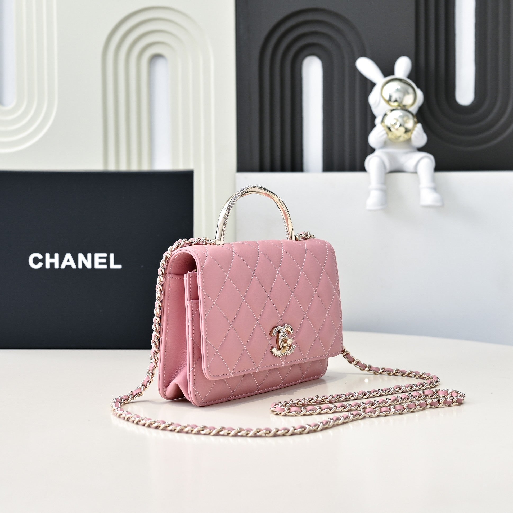 Poignée supérieure CC 24 carats WOC 19 cm en cuir d'agneau rose, quincaillerie en or clair 