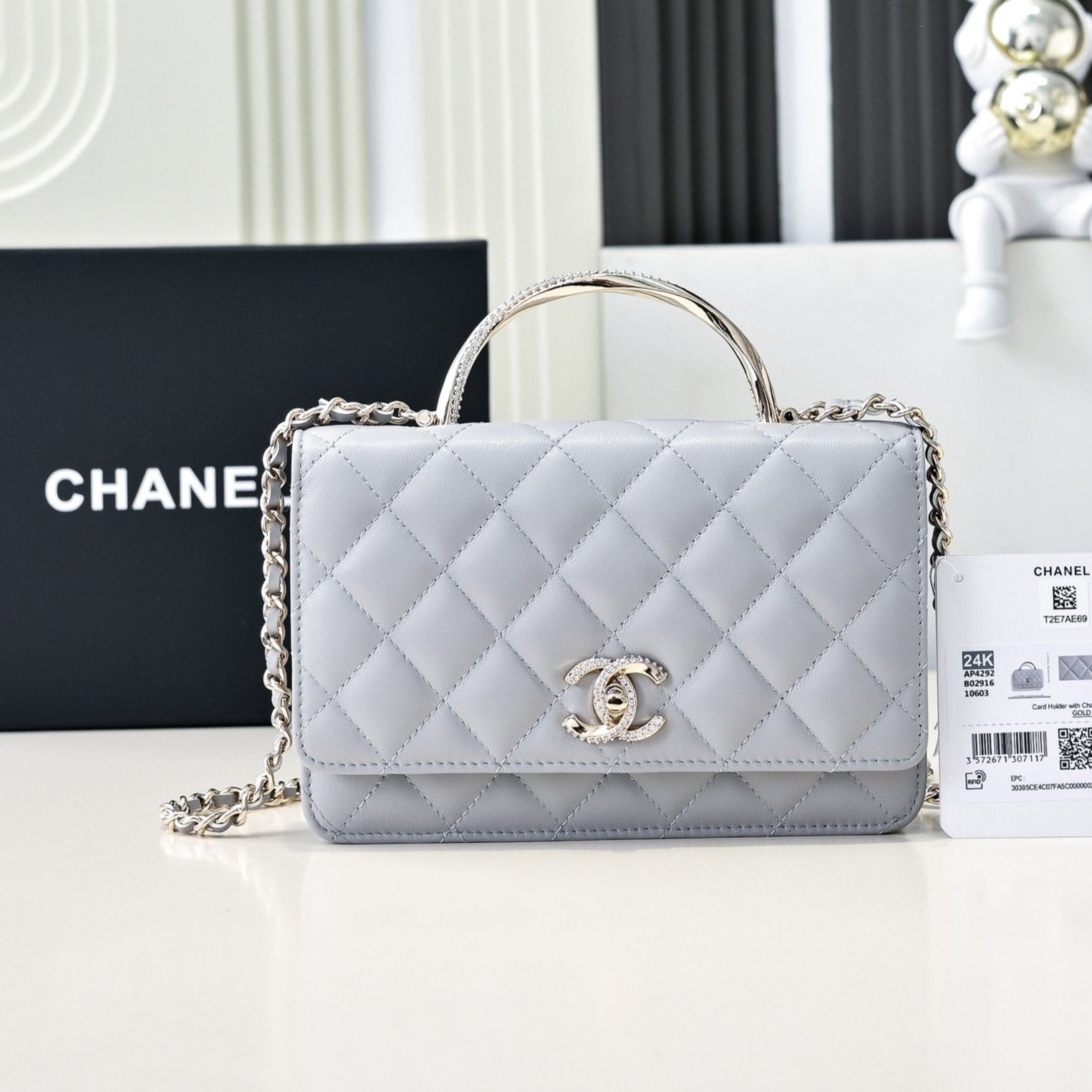 Poignée supérieure CC 24 carats WOC 19 cm en cuir d'agneau gris clair, quincaillerie dorée claire
