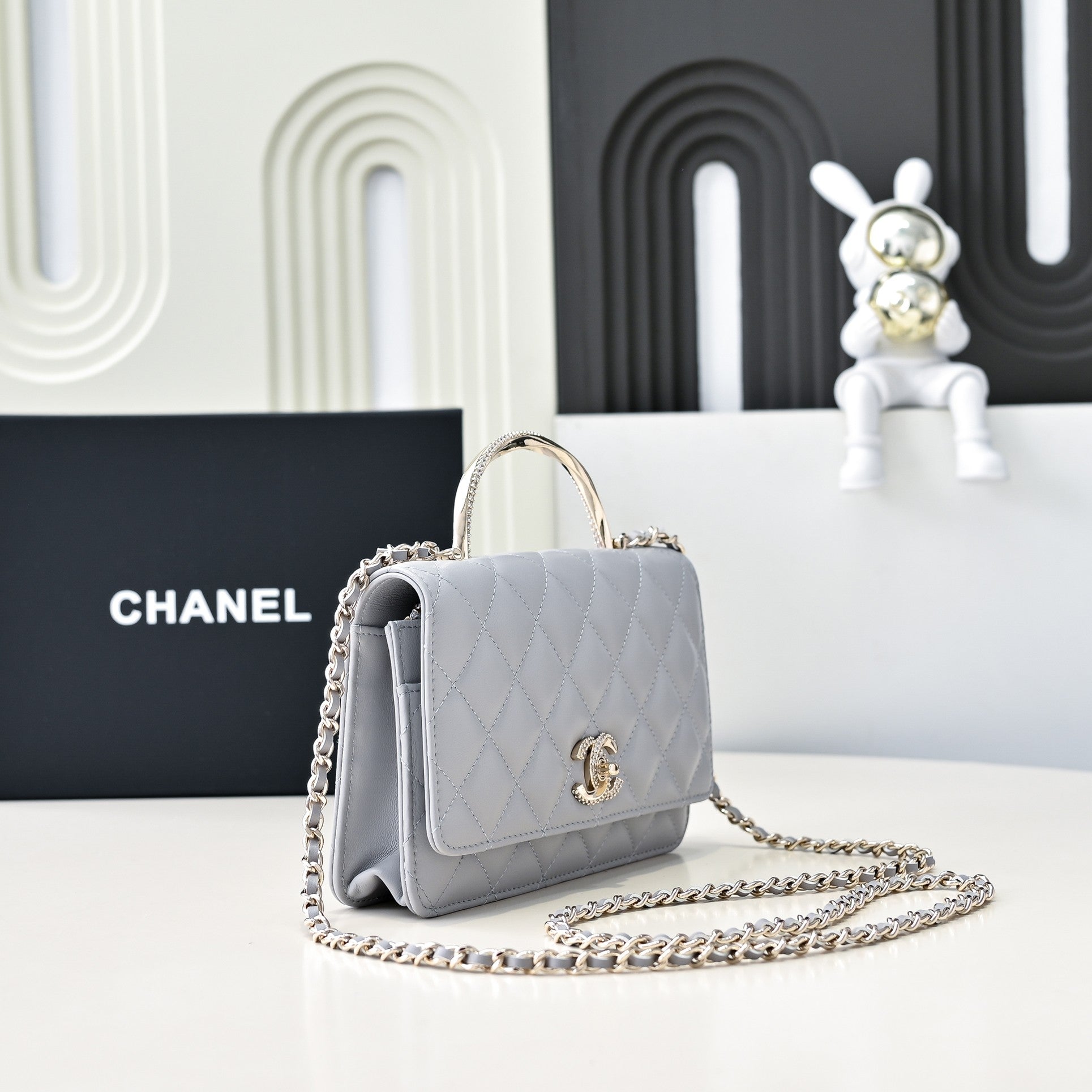 Poignée supérieure CC 24 carats WOC 19 cm en cuir d'agneau gris clair, quincaillerie dorée claire