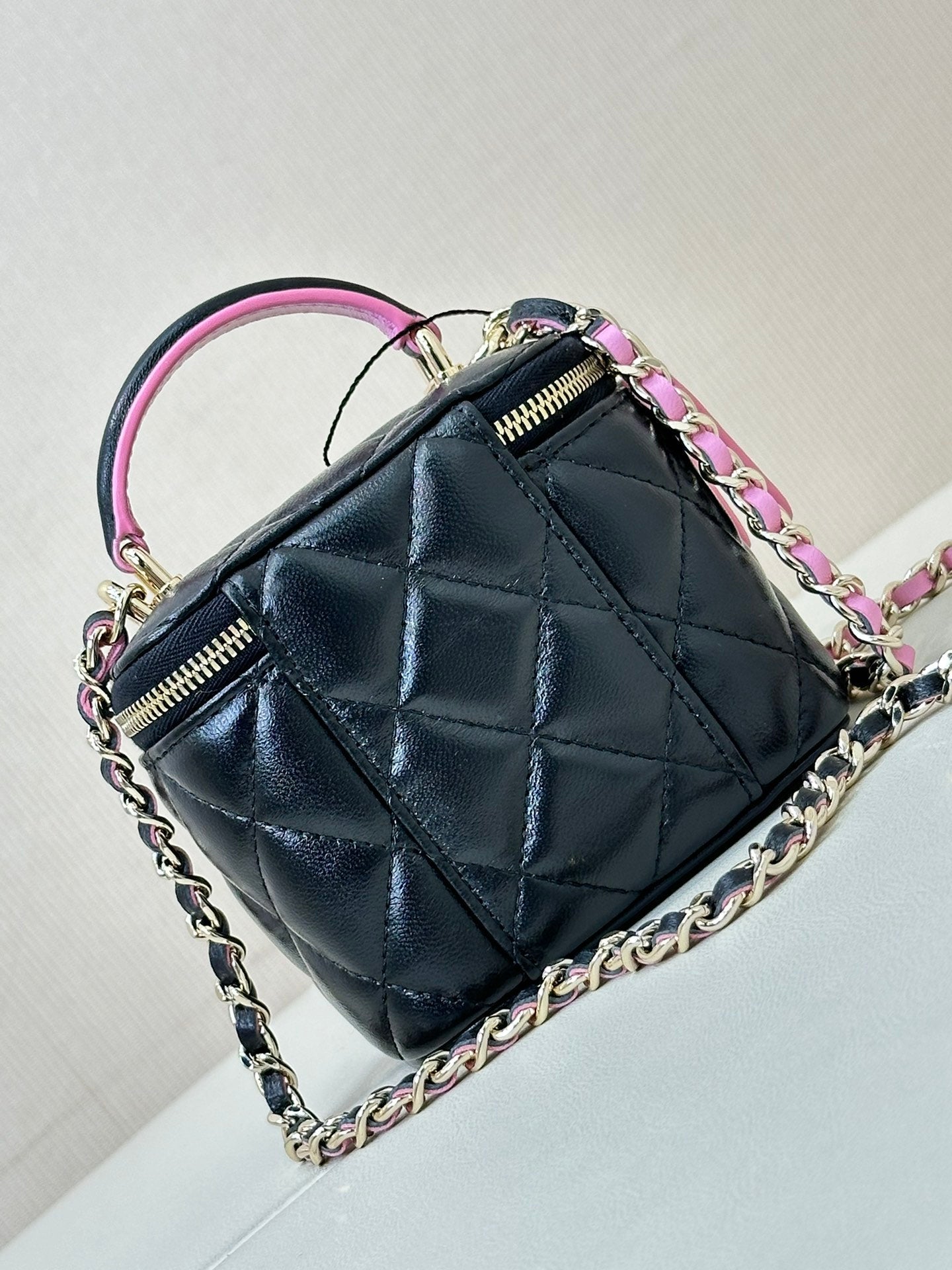 SAC À BANDOULIÈRE VANITY AVEC POIGNÉE SUPÉRIEURE 10 CM EN CUIR D'AGNEAU NOIR ROSE 