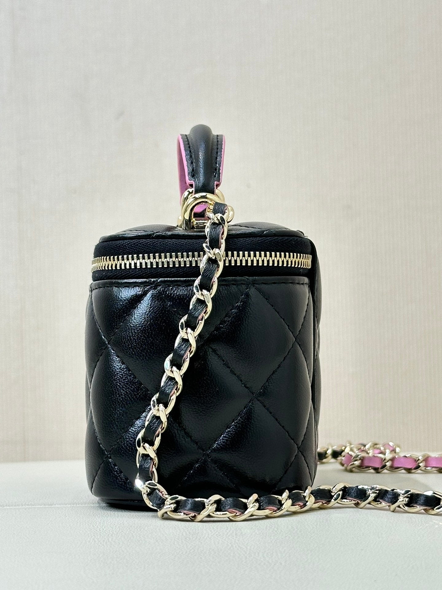 SAC À BANDOULIÈRE VANITY AVEC POIGNÉE SUPÉRIEURE 10 CM EN CUIR D'AGNEAU NOIR ROSE 