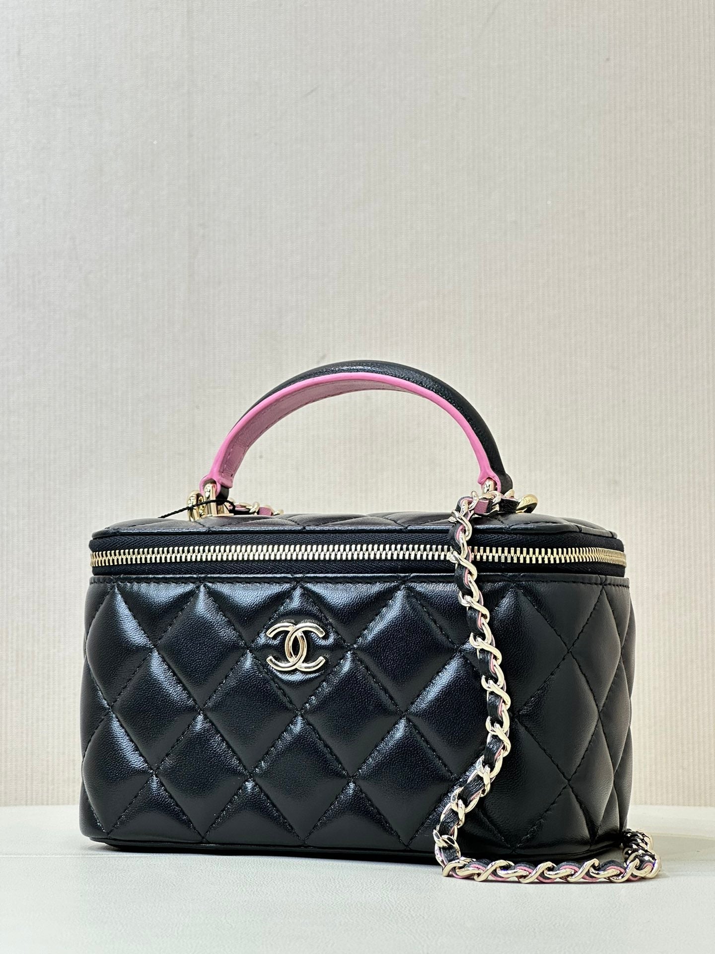 SAC À BANDOULIÈRE VANITY AVEC POIGNÉE SUPÉRIEURE 17 CM EN CUIR D'AGNEAU NOIR ROSE 