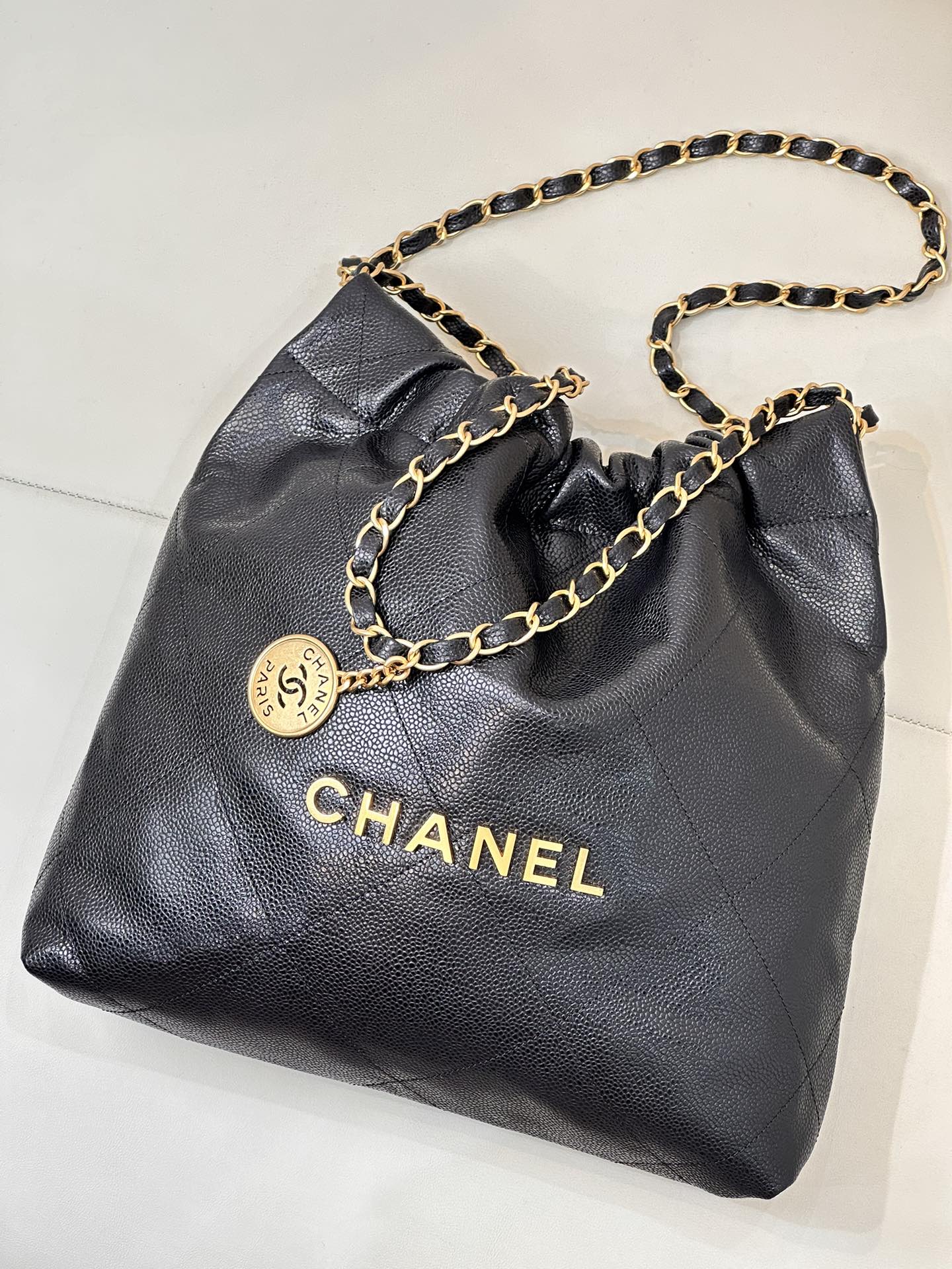 CC 22 HOBO BAG 35CM BLACK GRAINED CALFSKIN GOLD HARDWARE
