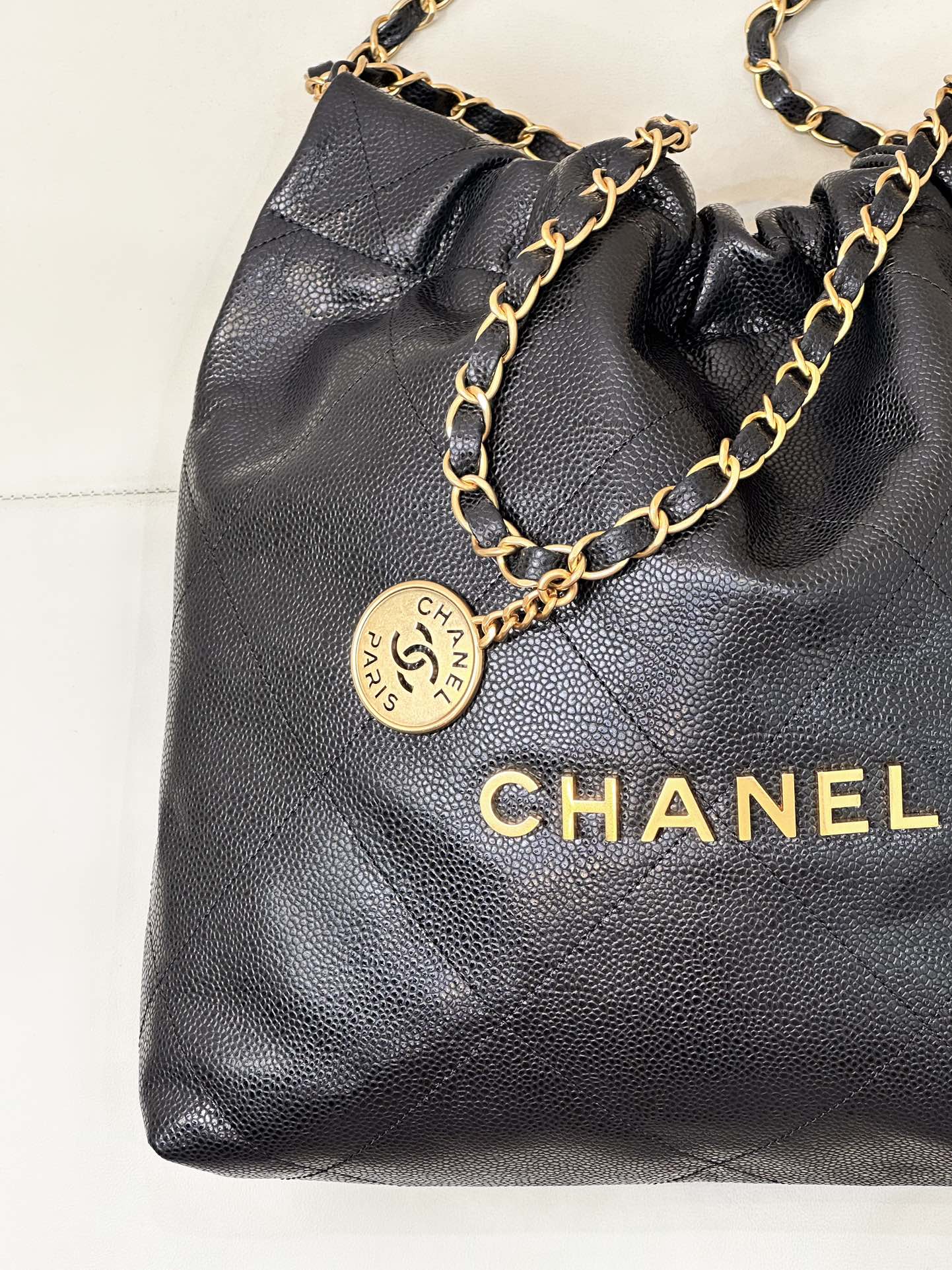 CC 22 HOBO BAG 35CM BLACK GRAINED CALFSKIN GOLD HARDWARE