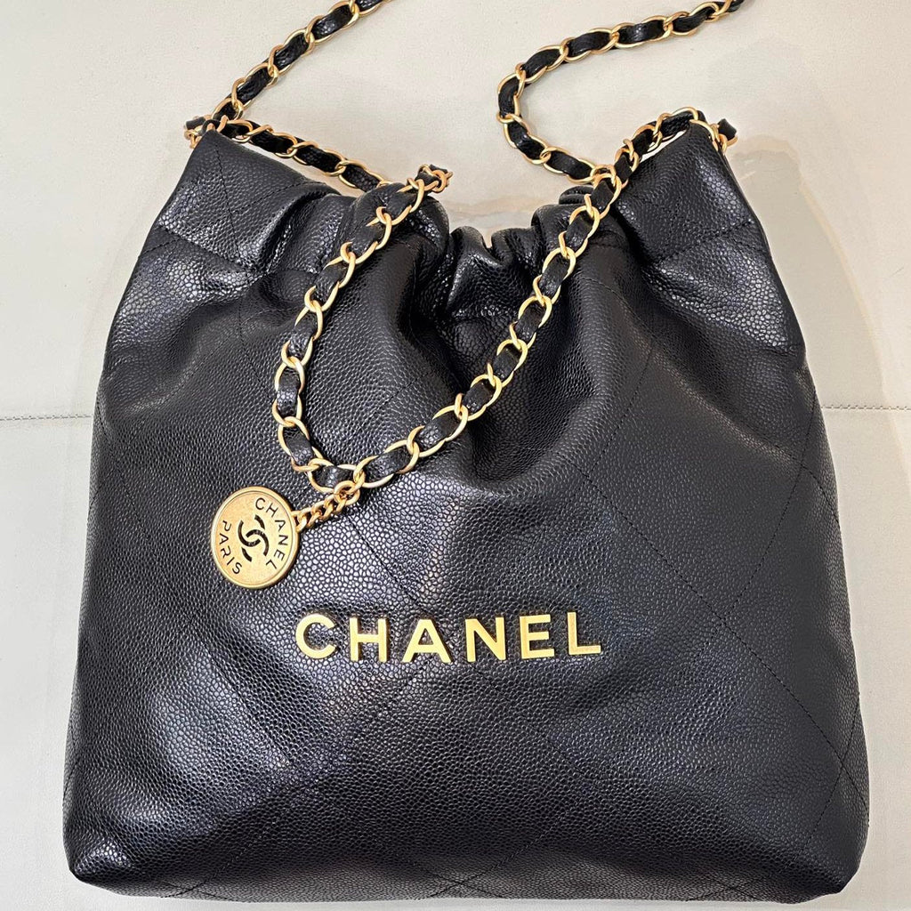 Sac Hobo CC 22 35 cm en cuir de veau grainé noir, accastillage doré