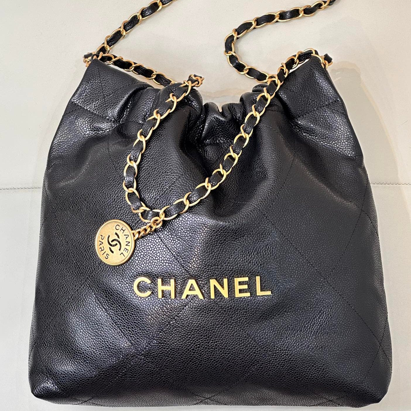 CC 22 HOBO BAG 35CM BLACK GRAINED CALFSKIN GOLD HARDWARE