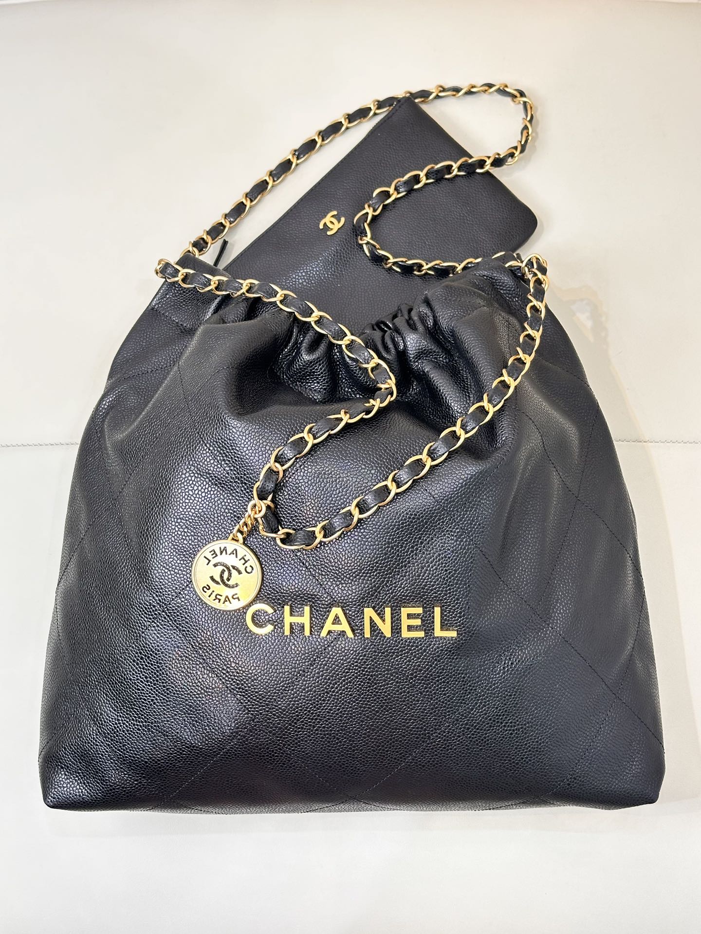 CC 22 HOBO BAG 42CM BLACK GRAINED CALFSKIN GOLD HARDWARE