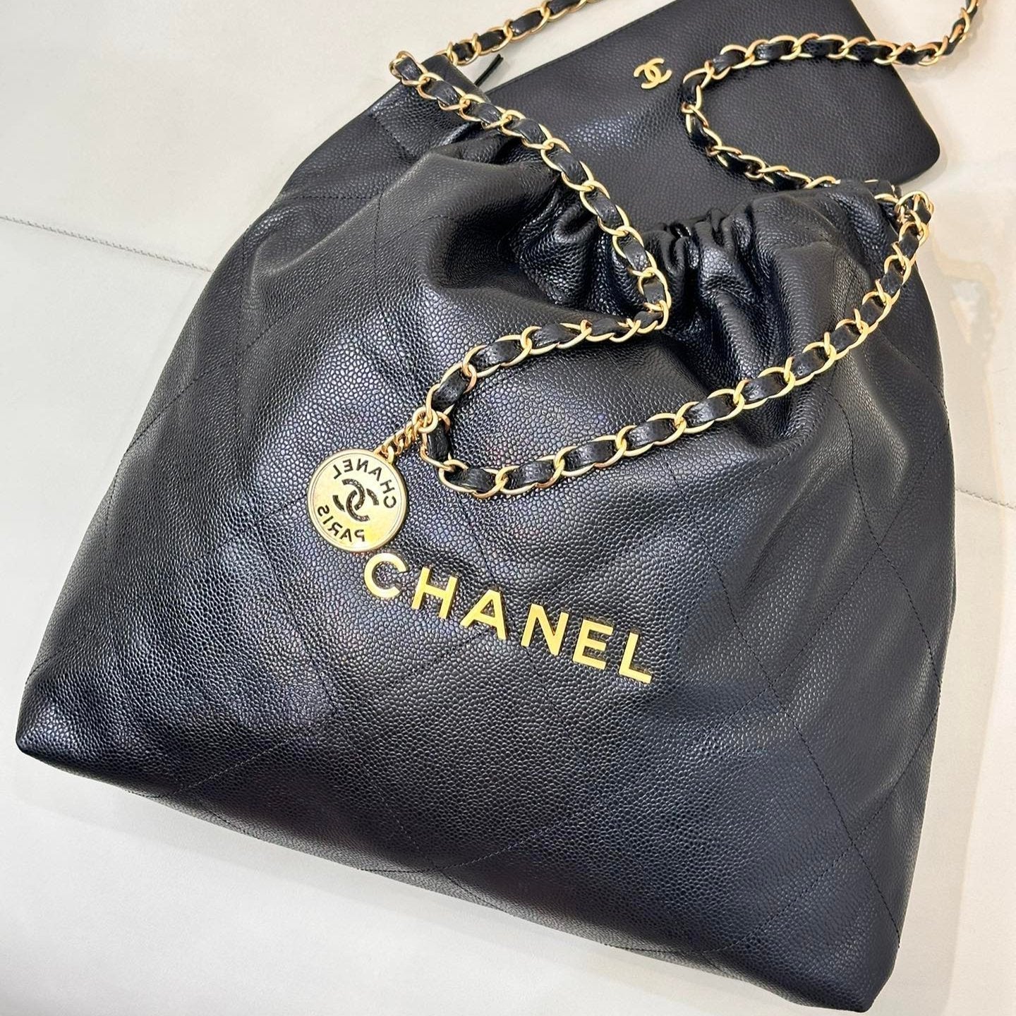 CC 22 HOBO BAG 42CM BLACK GRAINED CALFSKIN GOLD HARDWARE