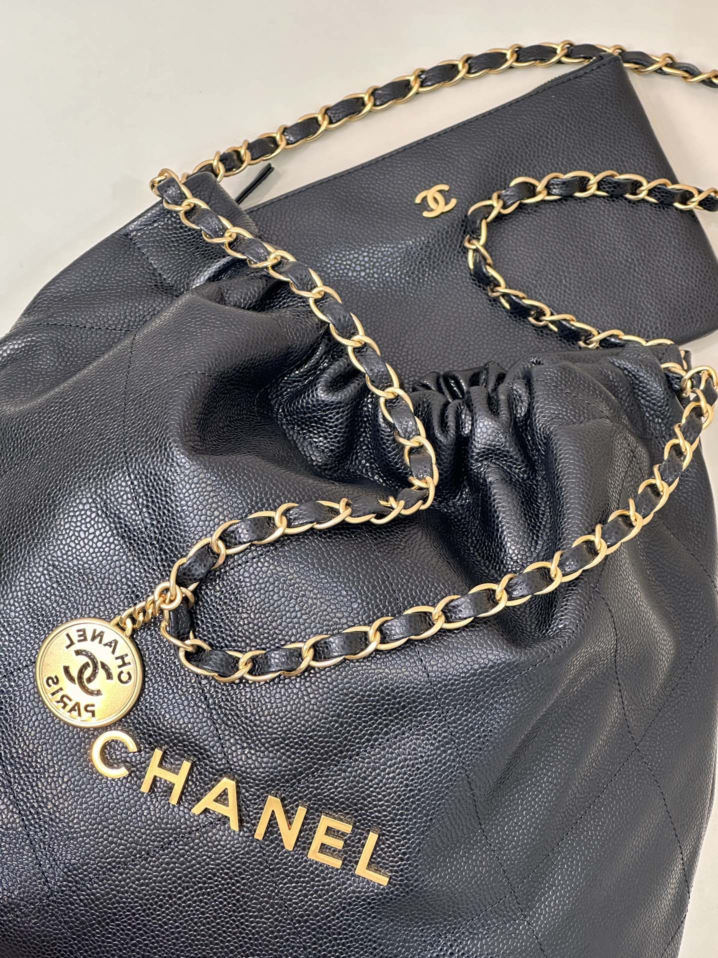CC 22 HOBO BAG 42CM BLACK GRAINED CALFSKIN GOLD HARDWARE