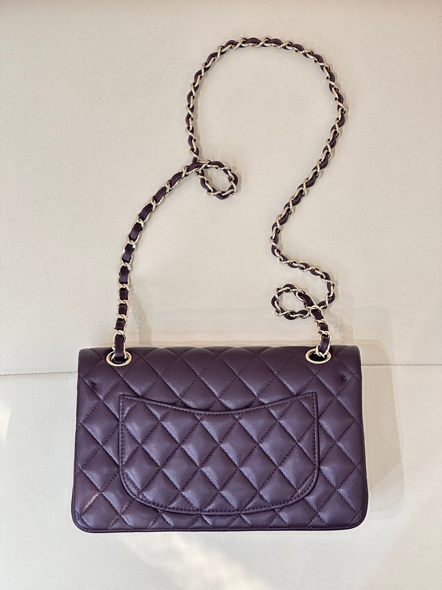 RABAT CLASSIQUE 23CM CUIR D'AGNEAU VIOLET QUINCAILLERIE OR CLAIR 