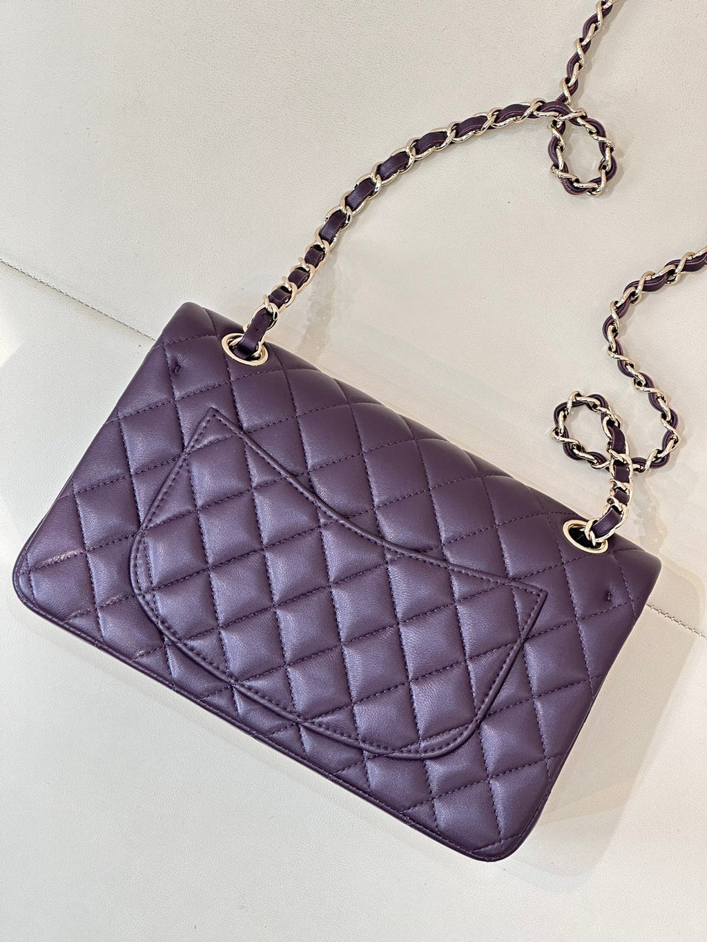 RABAT CLASSIQUE 23CM CUIR D'AGNEAU VIOLET QUINCAILLERIE OR CLAIR 