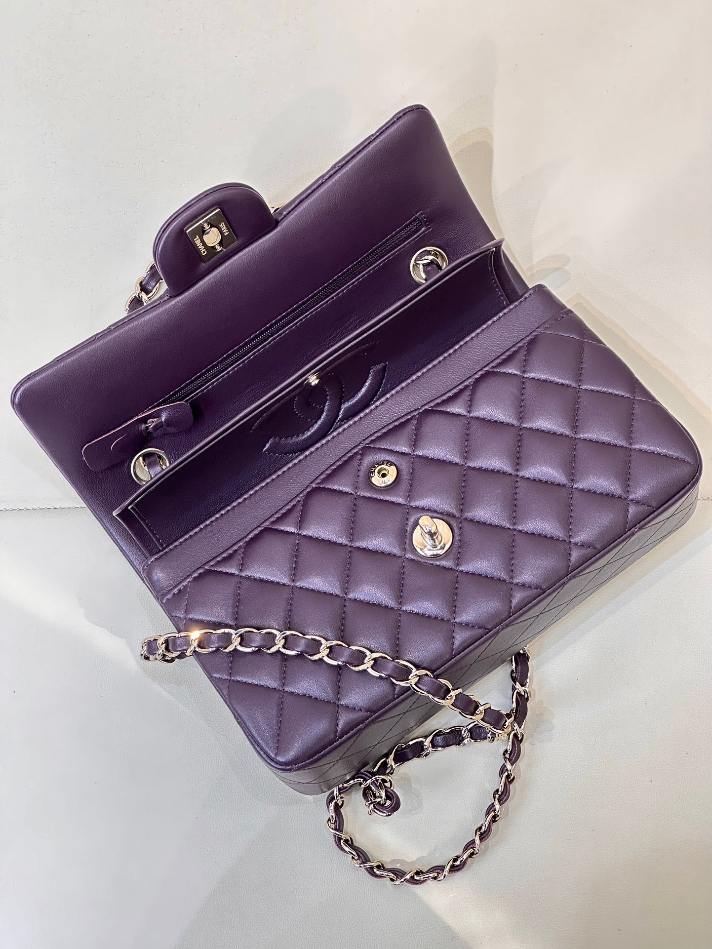 RABAT CLASSIQUE 23CM CUIR D'AGNEAU VIOLET QUINCAILLERIE OR CLAIR 