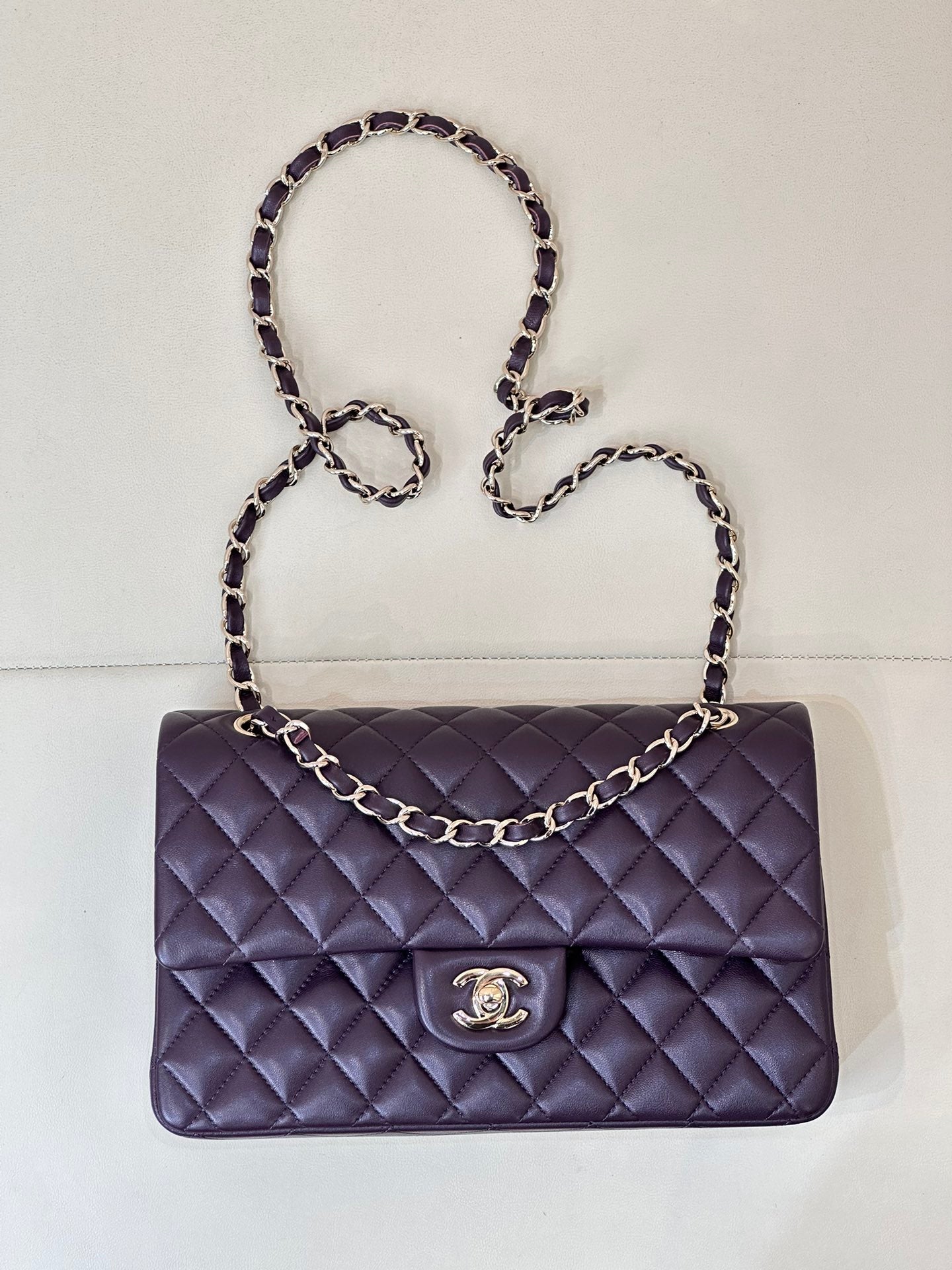 RABAT CLASSIQUE 25CM CUIR D'AGNEAU VIOLET QUINCAILLERIE OR CLAIR 