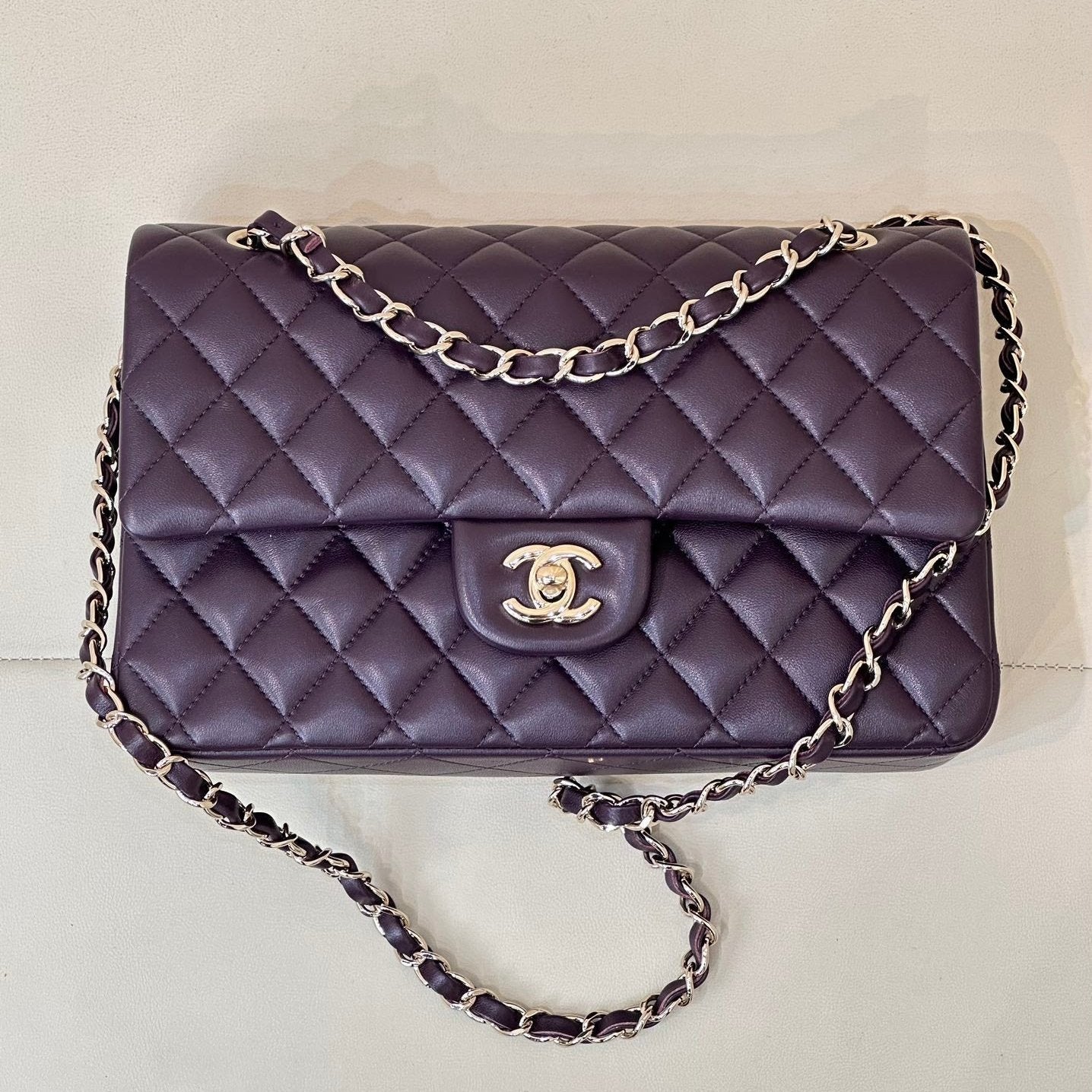 RABAT CLASSIQUE 25CM CUIR D'AGNEAU VIOLET QUINCAILLERIE OR CLAIR 