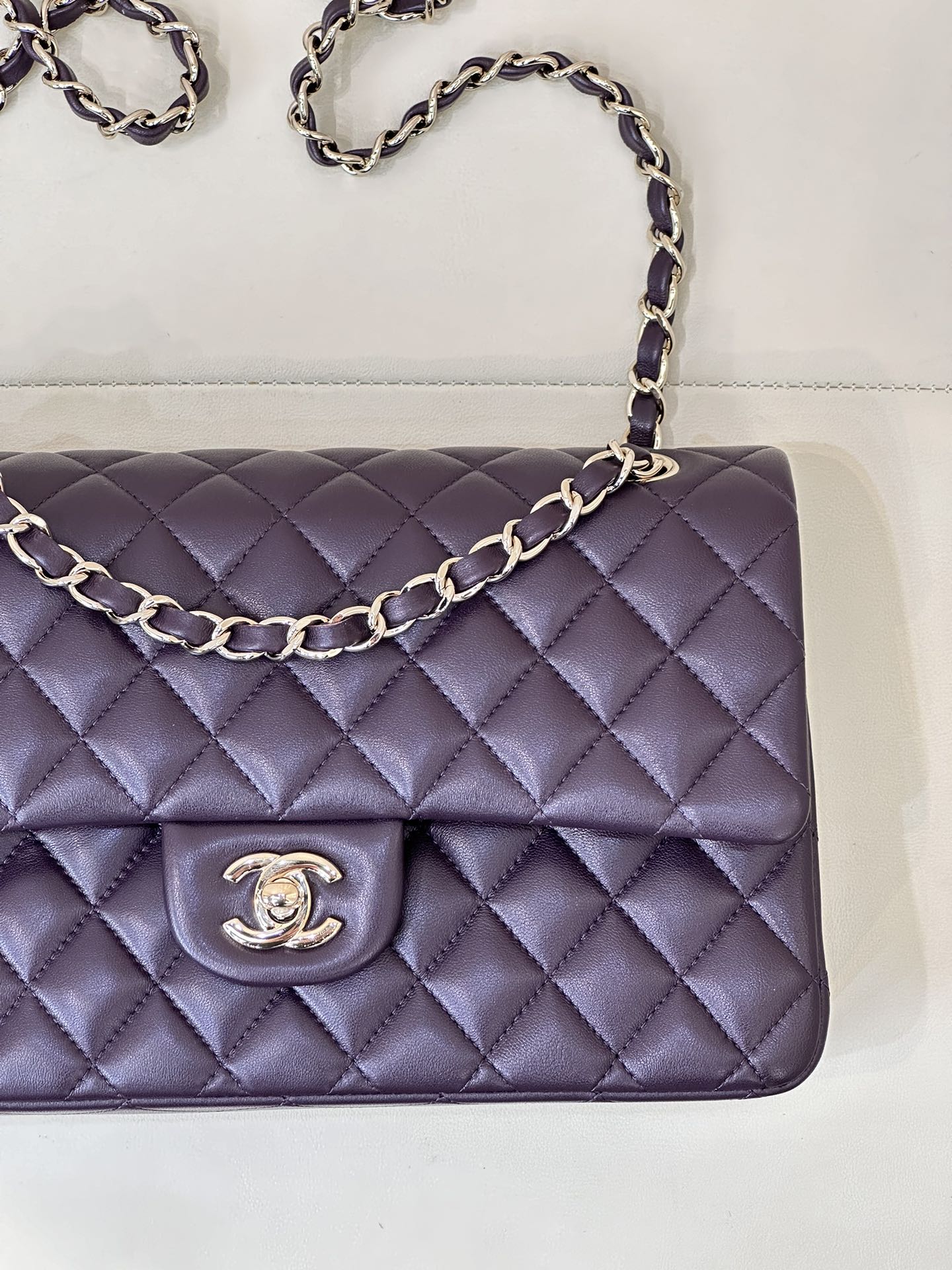 RABAT CLASSIQUE 25CM CUIR D'AGNEAU VIOLET QUINCAILLERIE OR CLAIR 