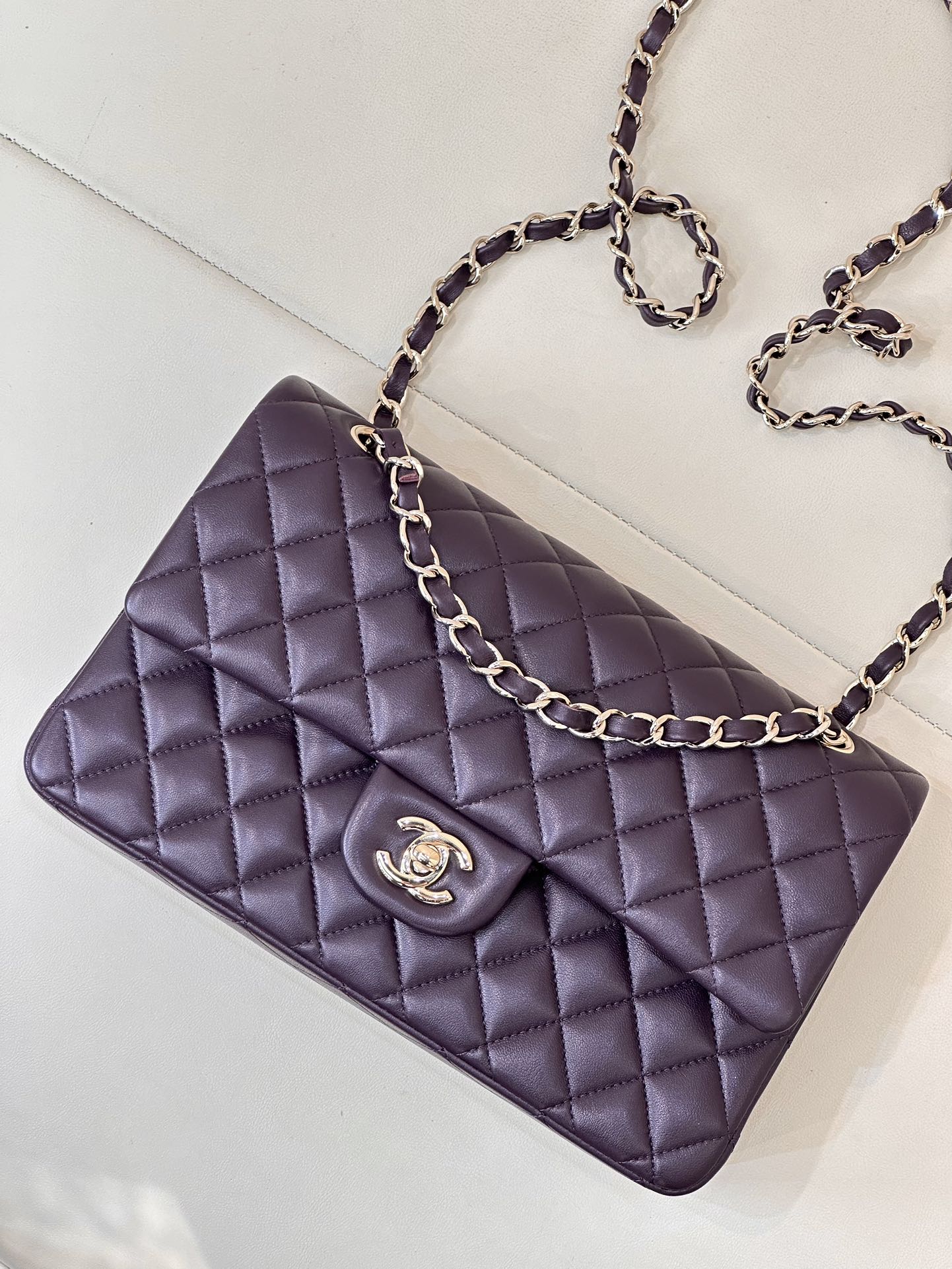 RABAT CLASSIQUE 25CM CUIR D'AGNEAU VIOLET QUINCAILLERIE OR CLAIR 