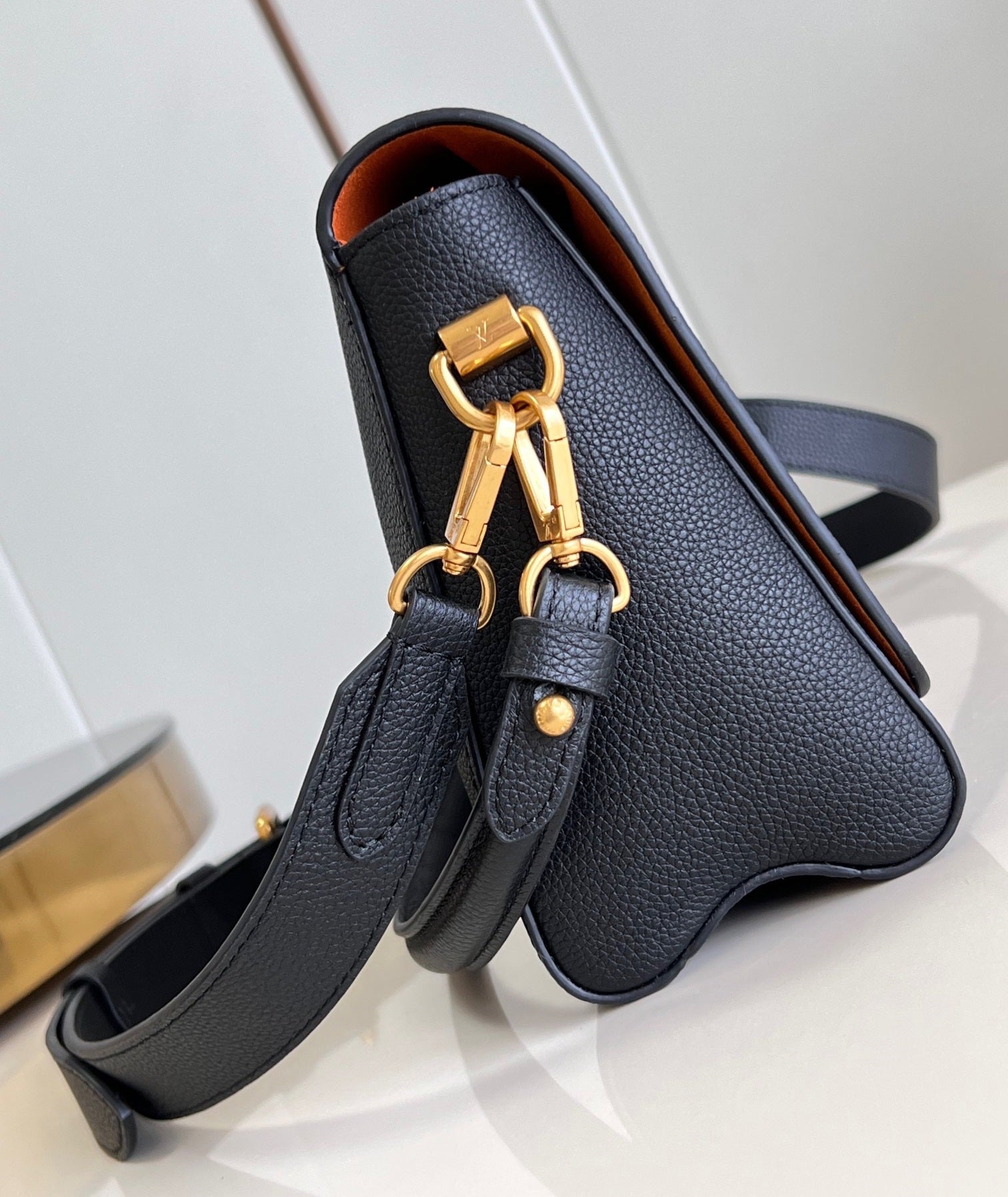 LV SOFT TWIST 27CM CUIR DE VEAU NOIR ACIER DORÉ