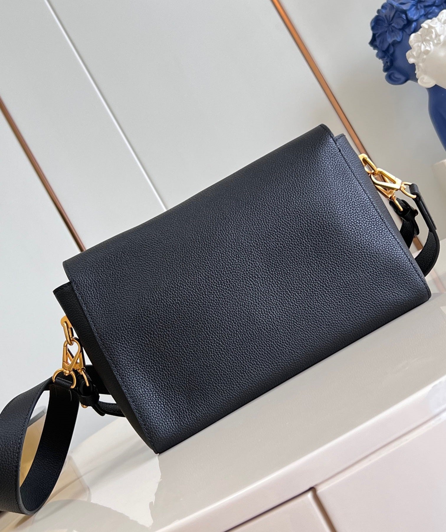 LV SOFT TWIST 27CM BLACK CALFSKIN GOLD HARDWARE