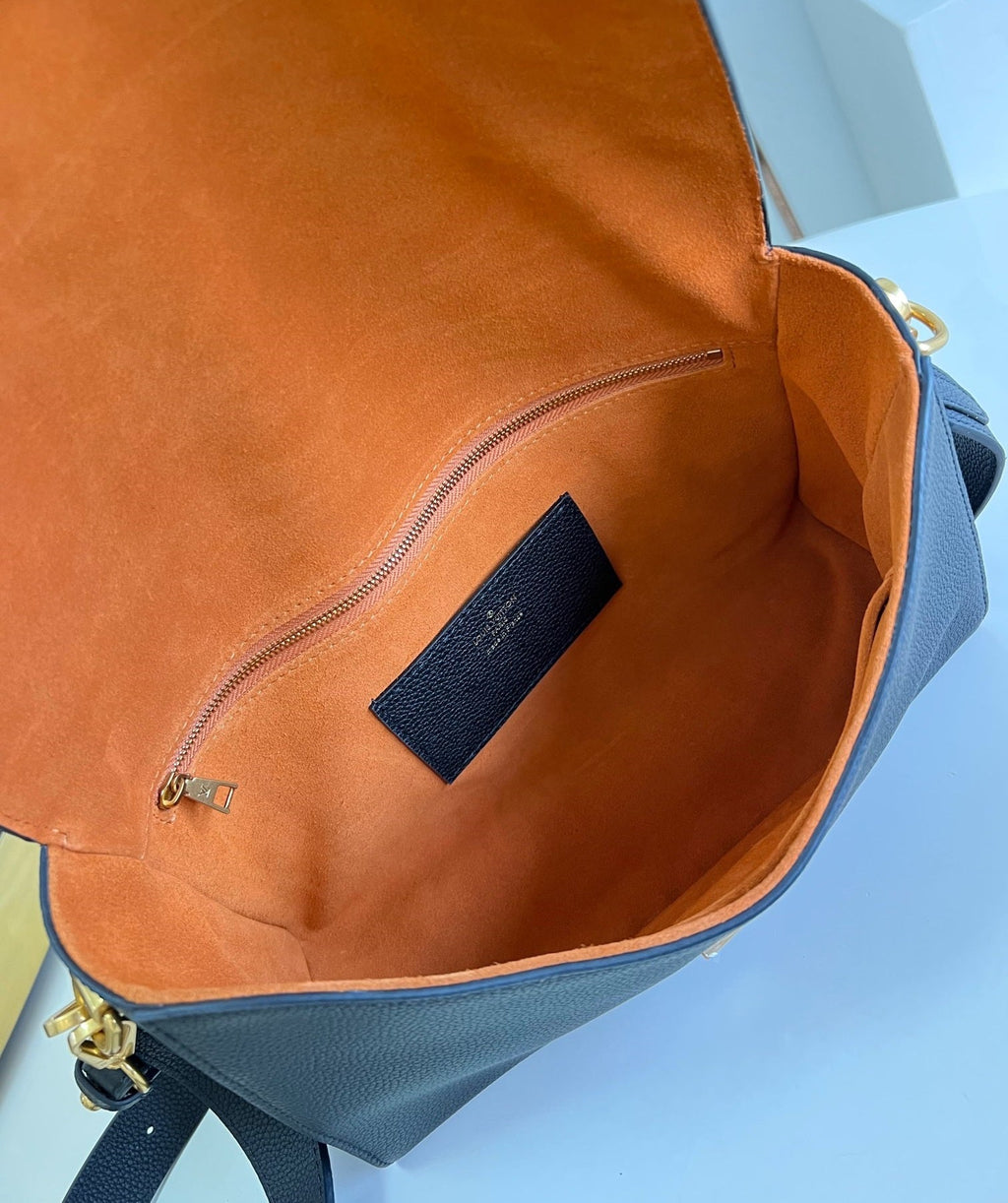 LV SOFT TWIST 27CM BLACK CALFSKIN GOLD HARDWARE